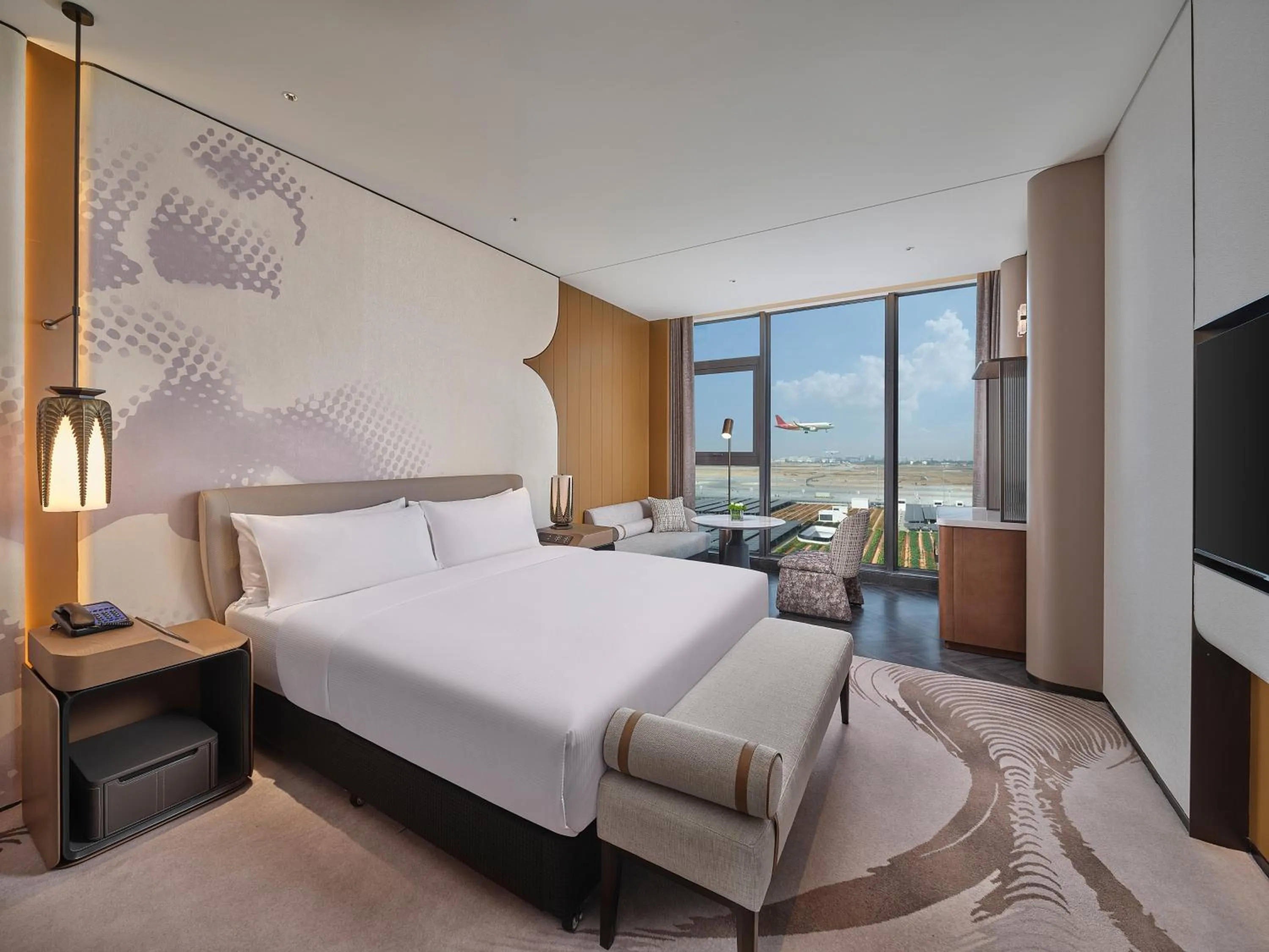 Deluxe King Room - Airport View in Hilton Guangzhou Baiyun Airport