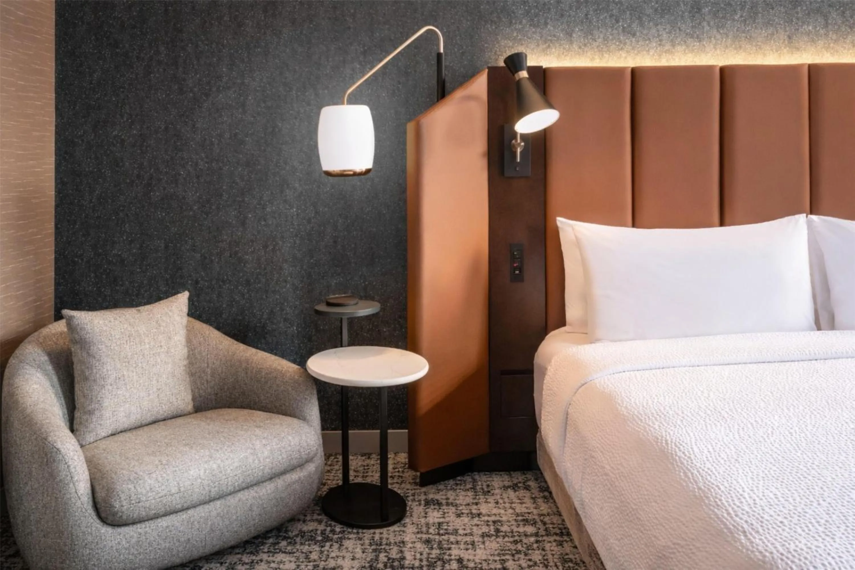 King Room with Mobility Accessible Tub in Tempo By Hilton Washington Dc Downtown