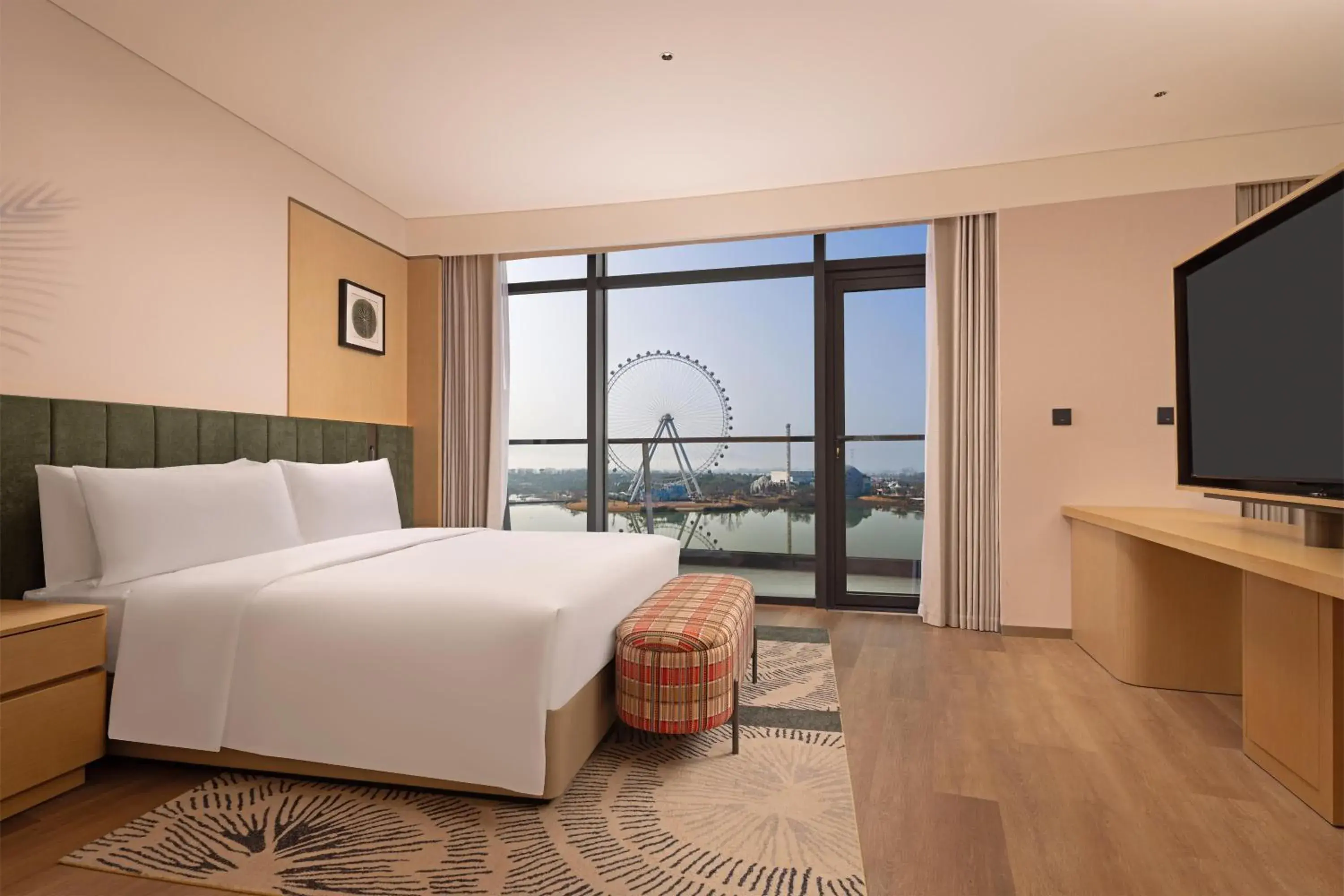 Deluxe King Room with Sofa Bed in Hilton Garden Inn Huangshi Dinosaur Wonderland Deluxe King Room with Sofa Bed in Hilton Garden Inn Huangshi Dinosaur Wonderland