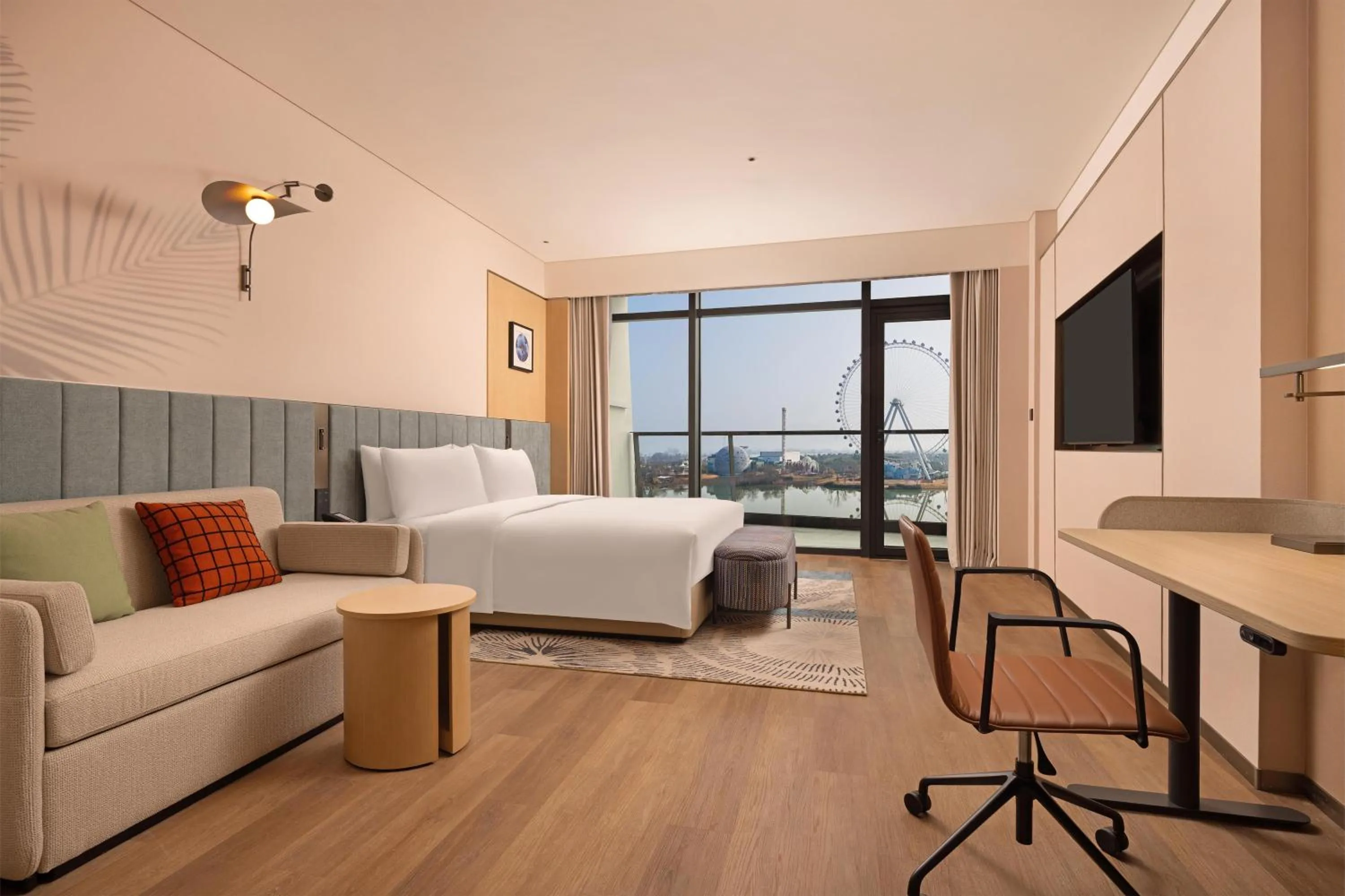 King Guest Room with Balcony in Hilton Garden Inn Huangshi Dinosaur Wonderland