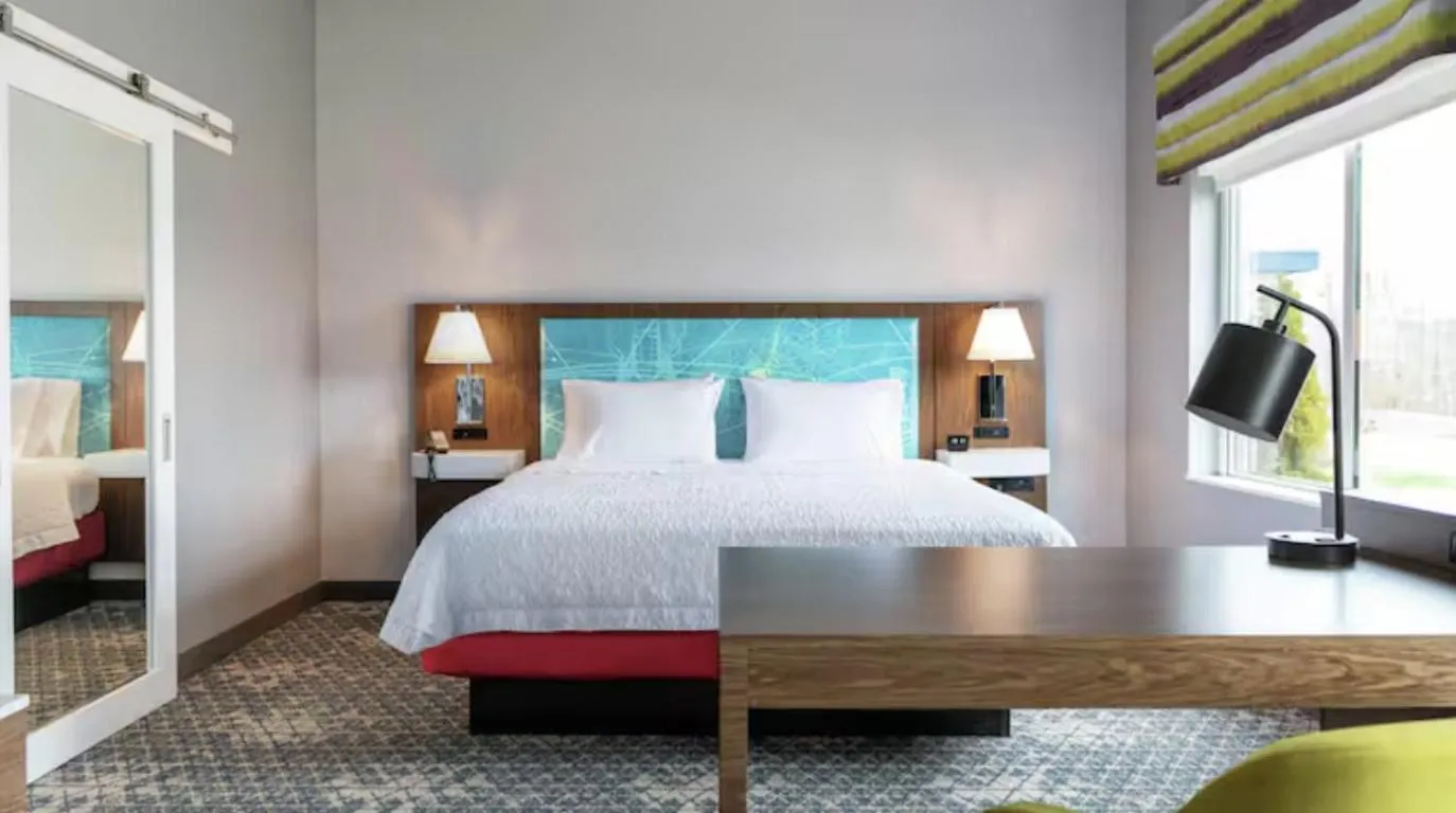 Bed in Hampton Inn By Hilton Wharton