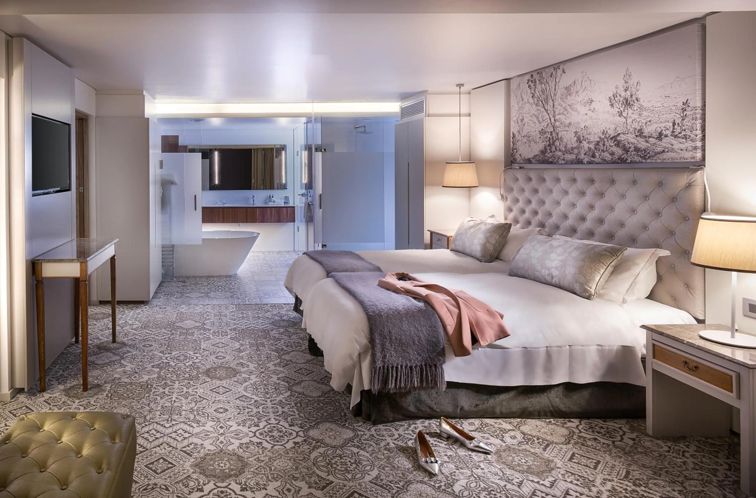 Photo of the whole room, Bed in Vineyard Hotel