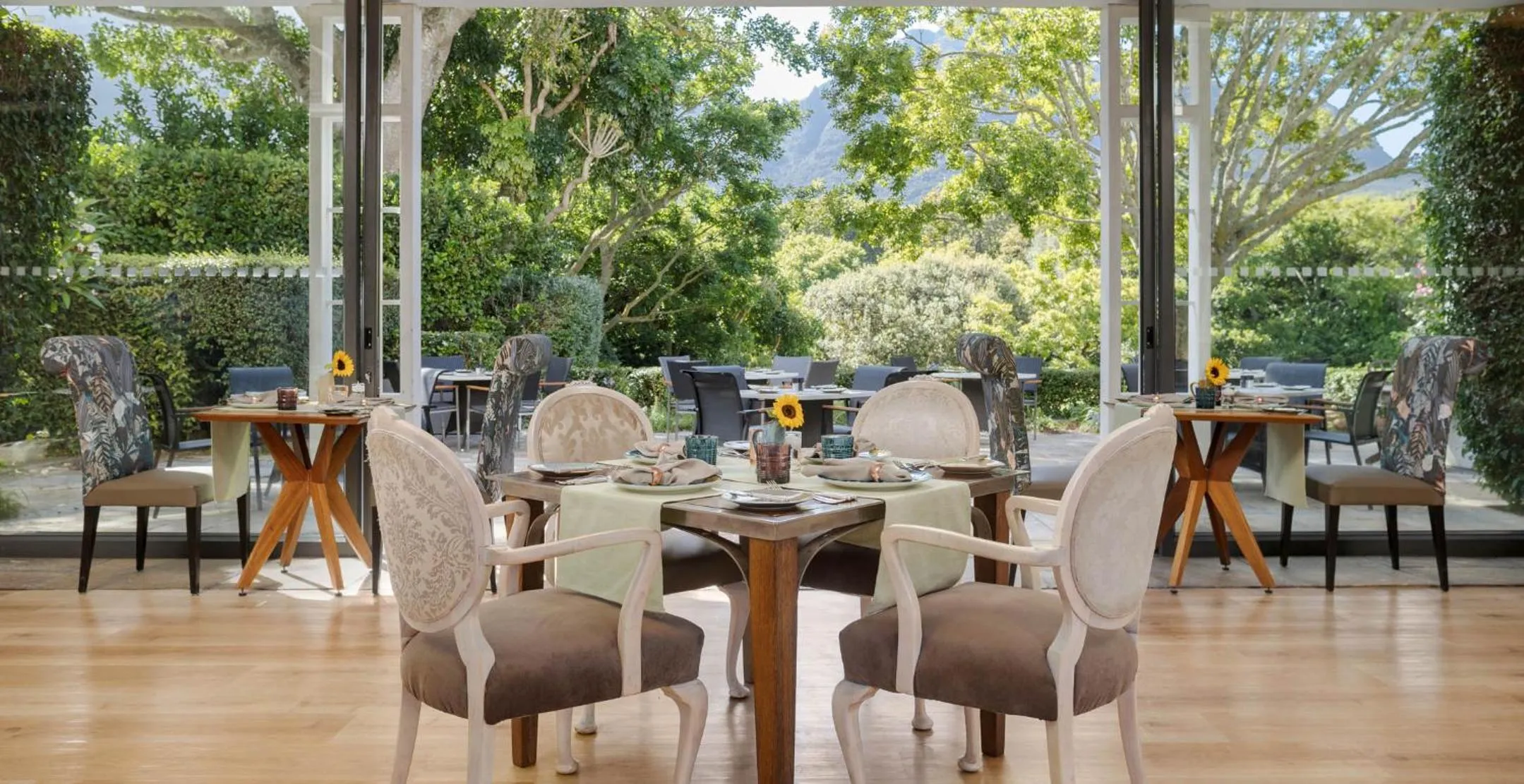 Restaurant/places to eat in Vineyard Hotel