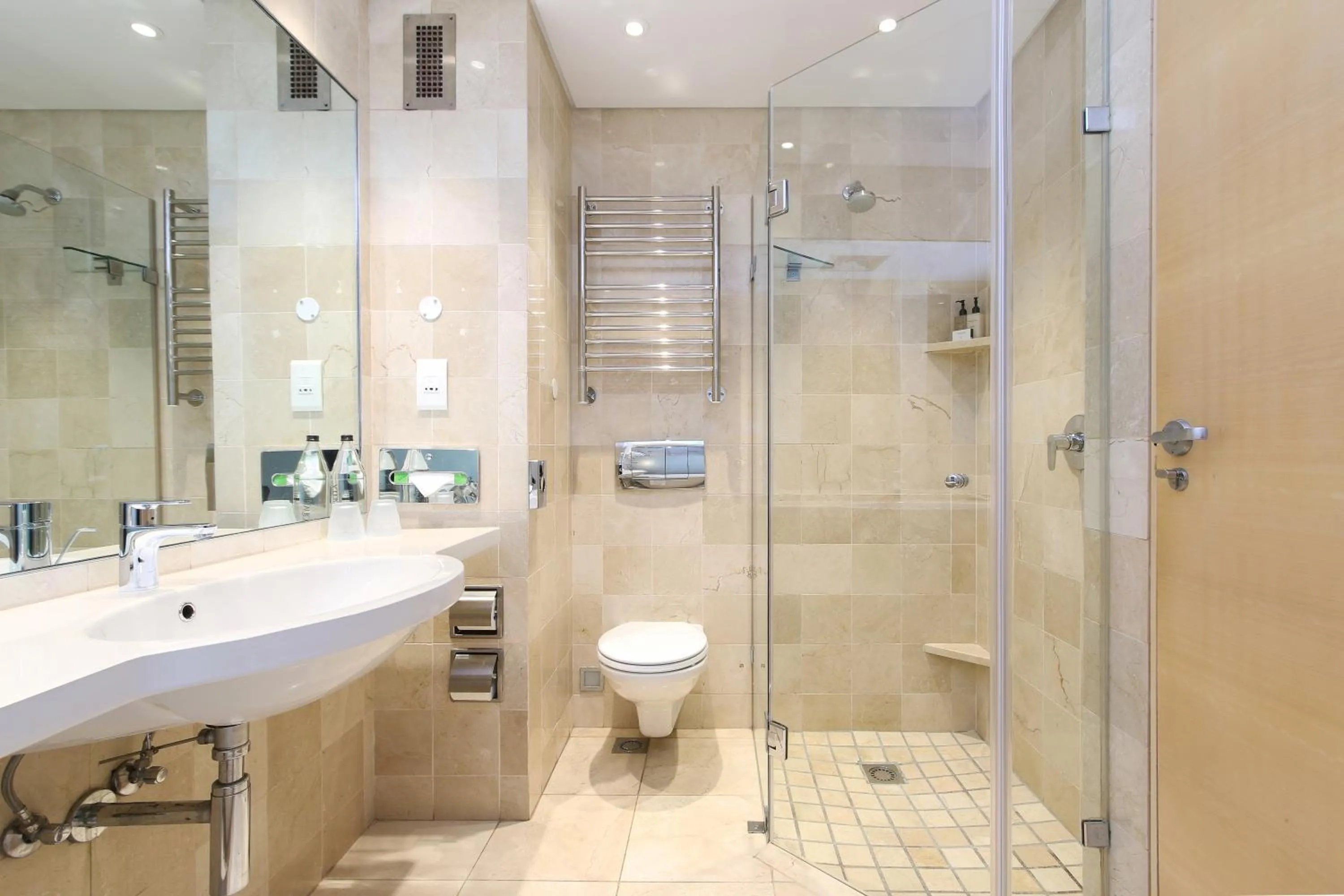 Bathroom in Vineyard Hotel