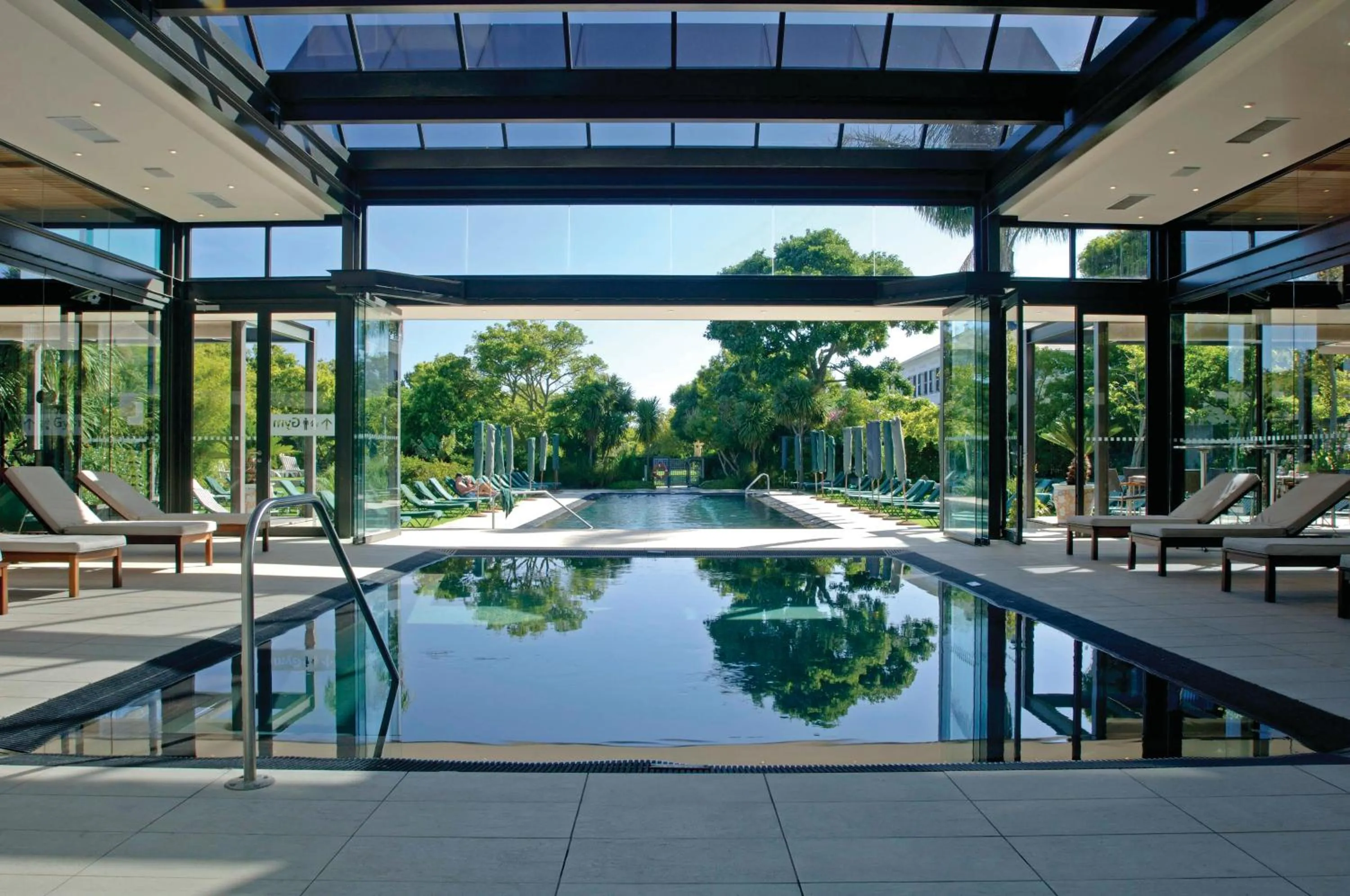 Swimming pool in Vineyard Hotel