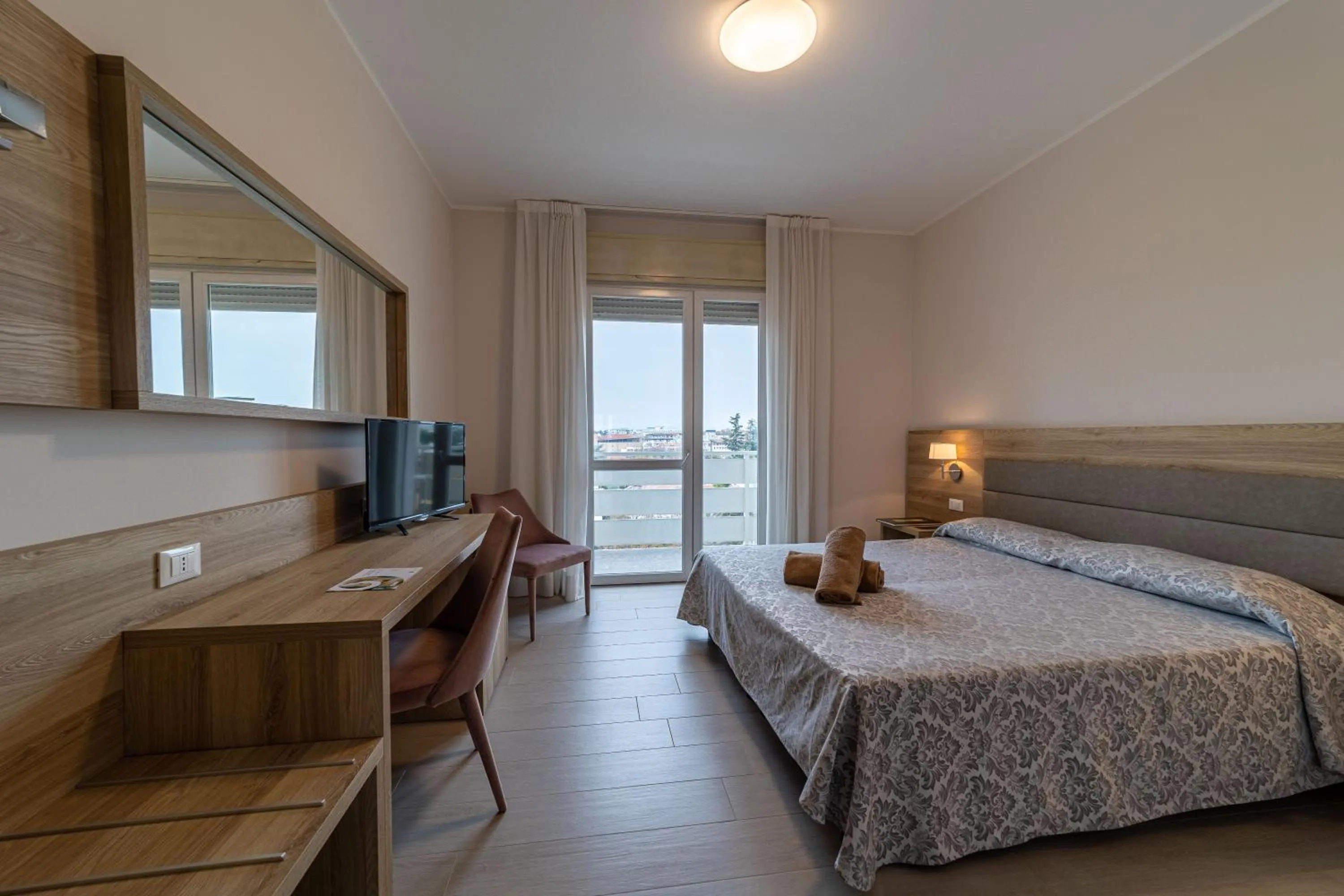 Bedroom, Bed in Hotel Smeraldo