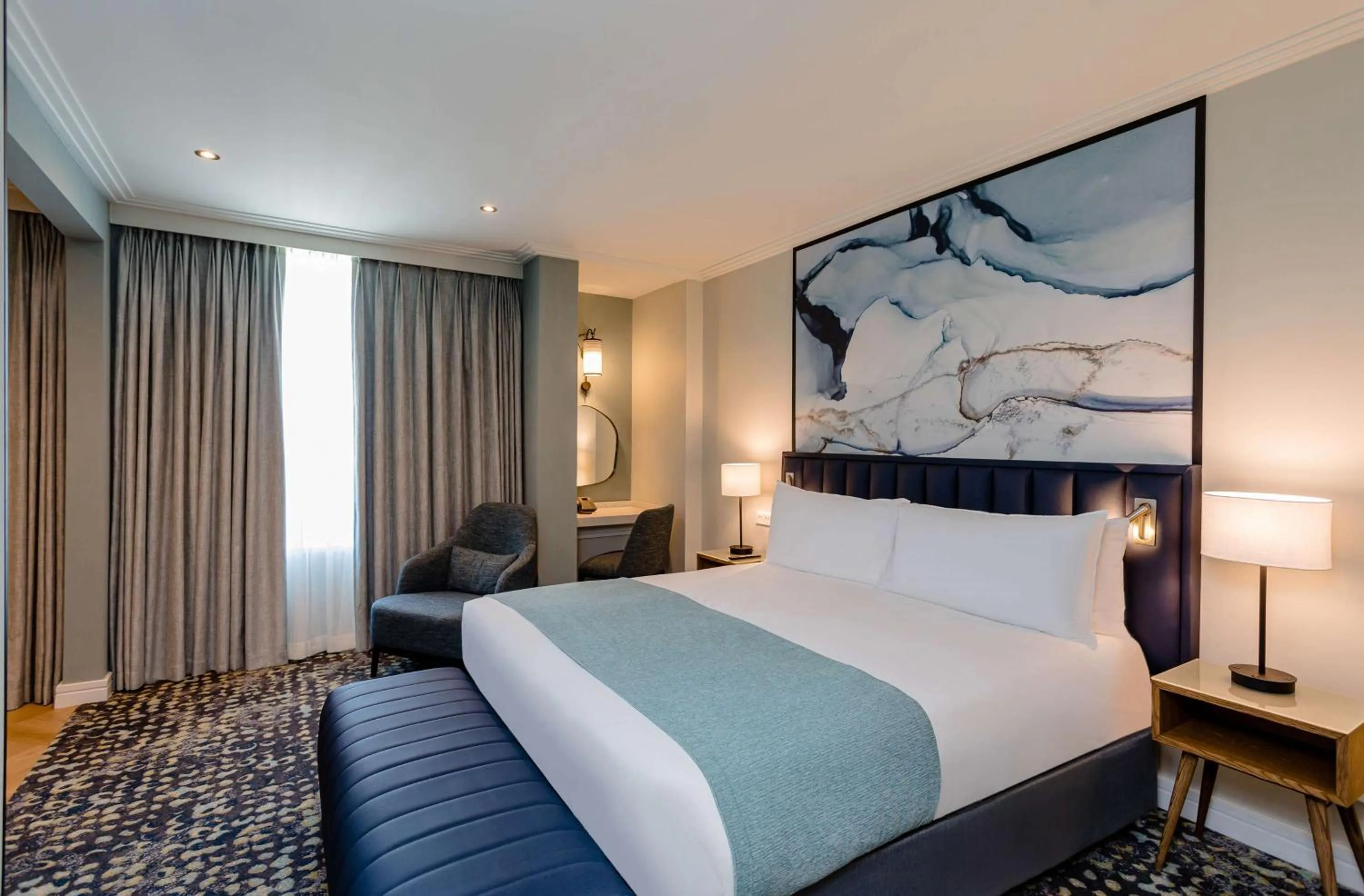 Photo of the whole room, Bed in Southern Sun Rosebank, Johannesburg