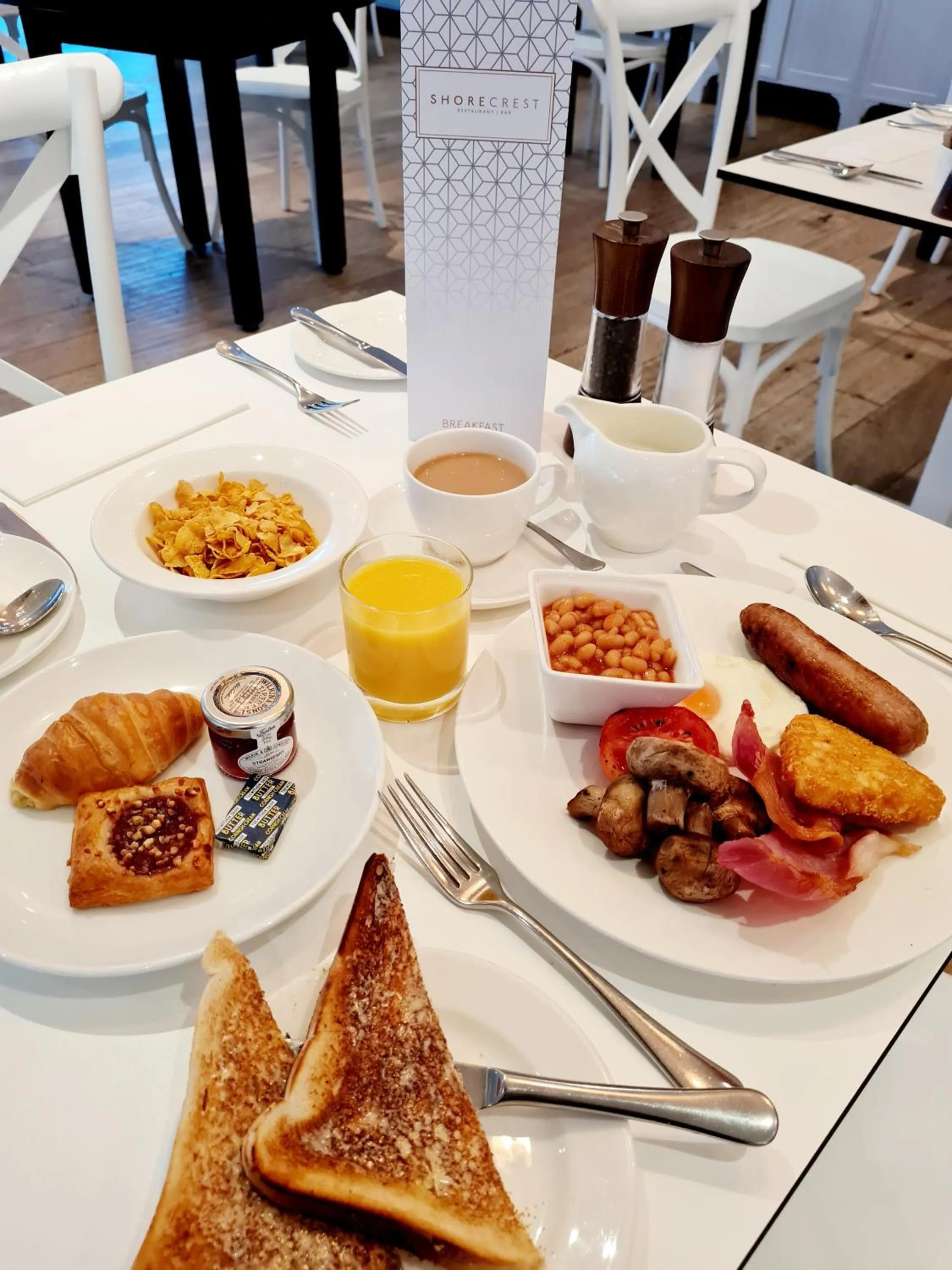 Food and drinks in St Moritz Hotel and Cowshed Spa