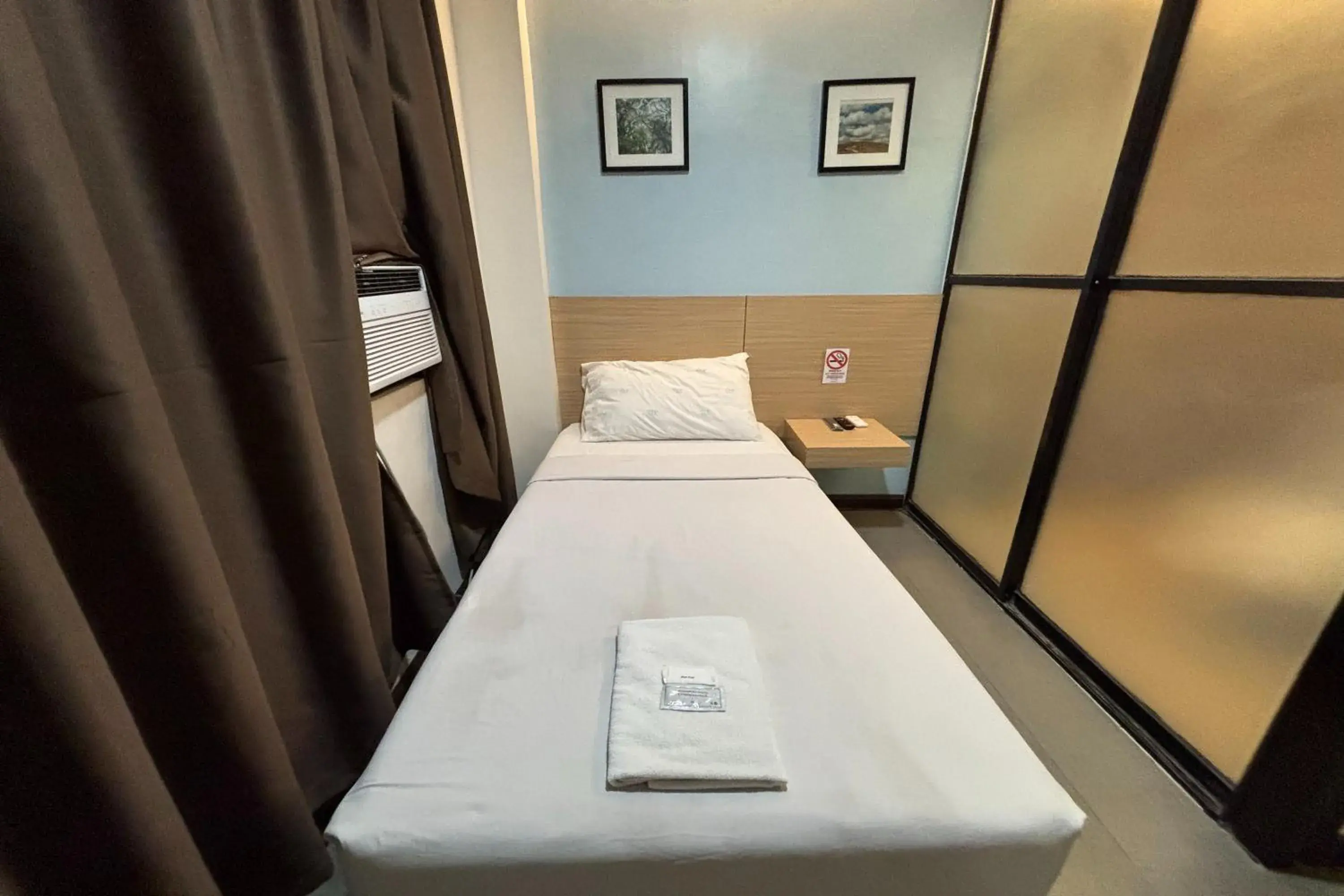 Deluxe Single Room in Alchan Suites Deluxe Single Room in Alchan Suites