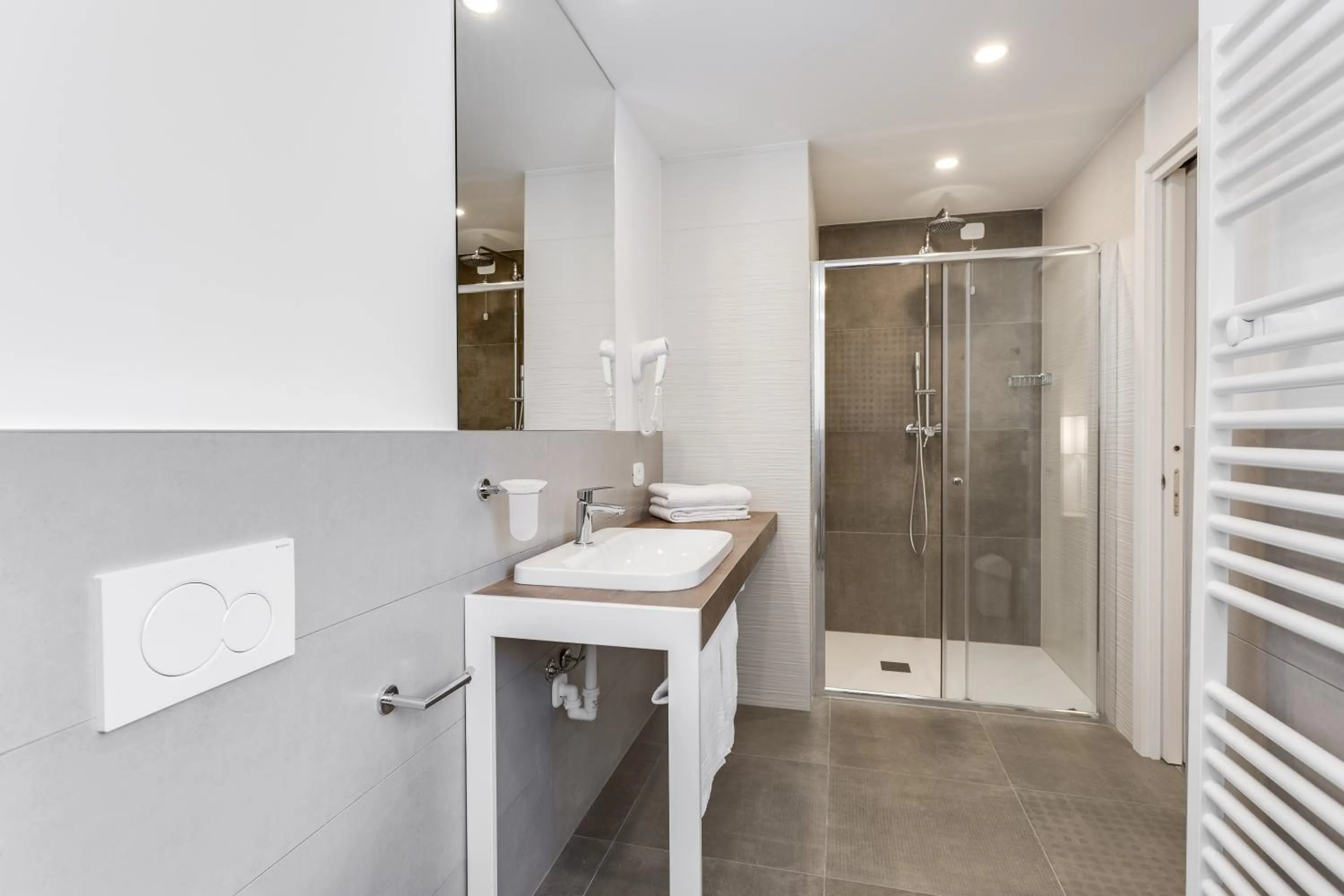 Shower in Hotel Europa