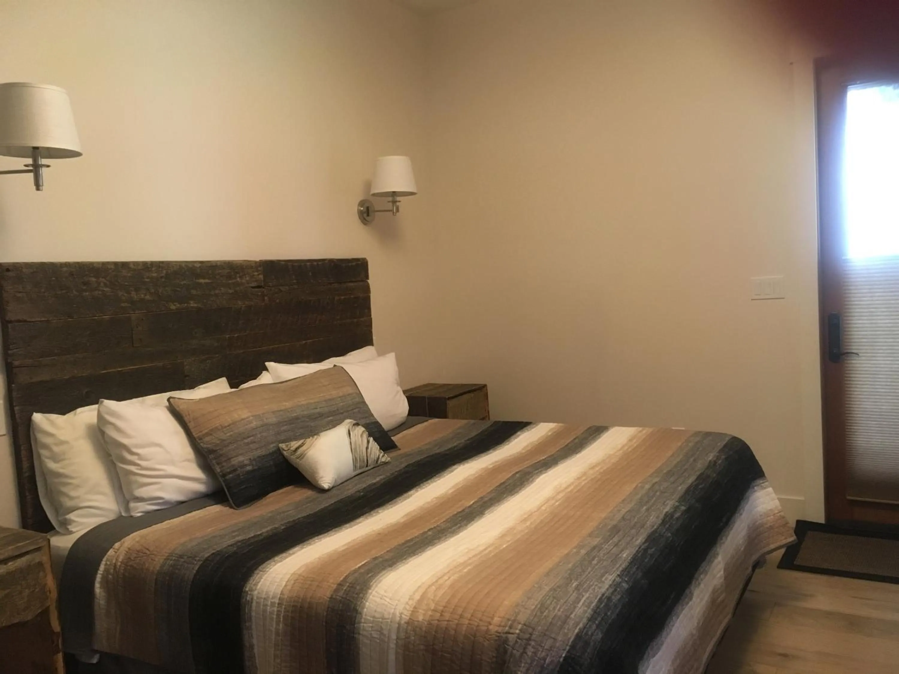 Bed in Radium Elk Park B & B