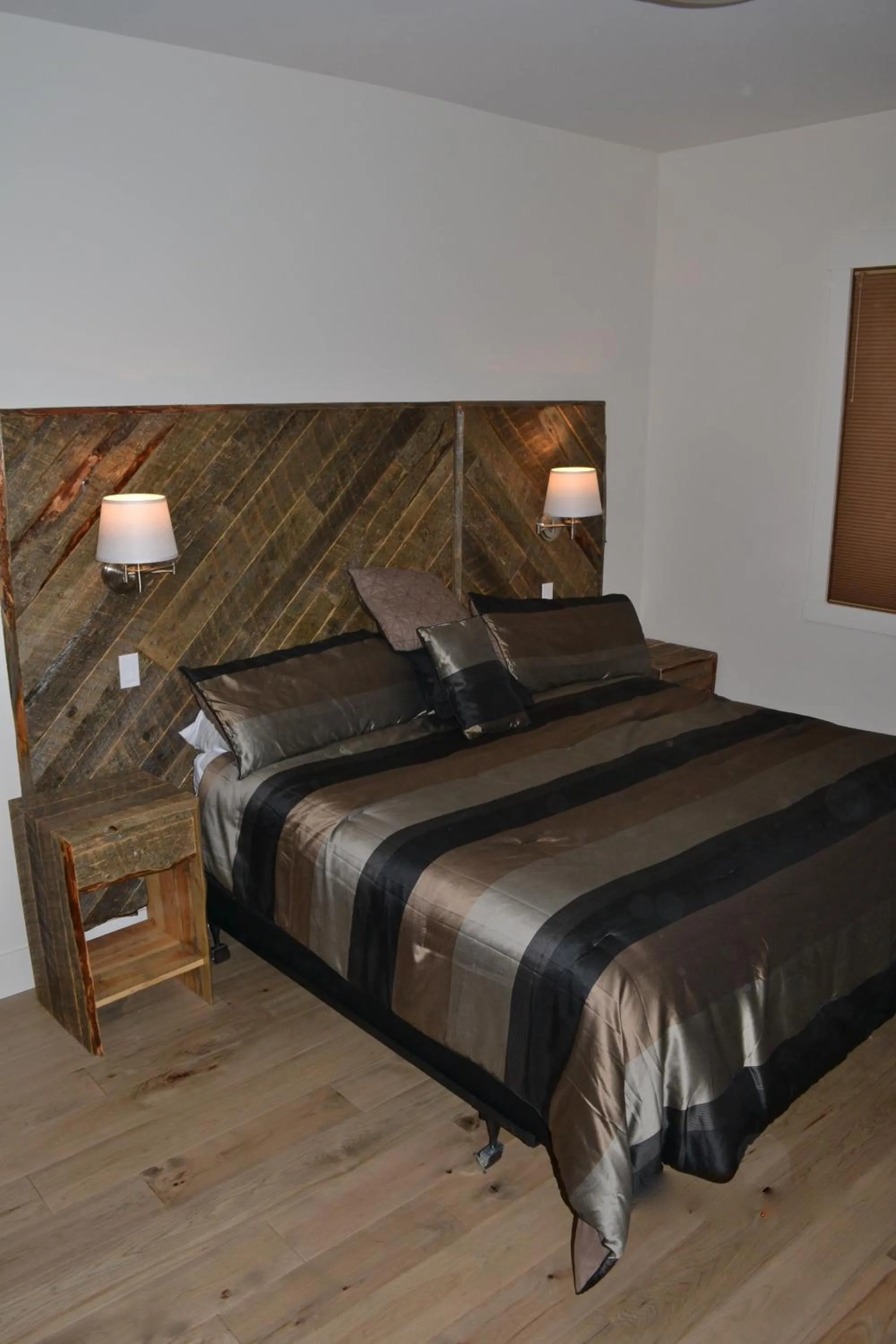 Bed in Radium Elk Park B & B