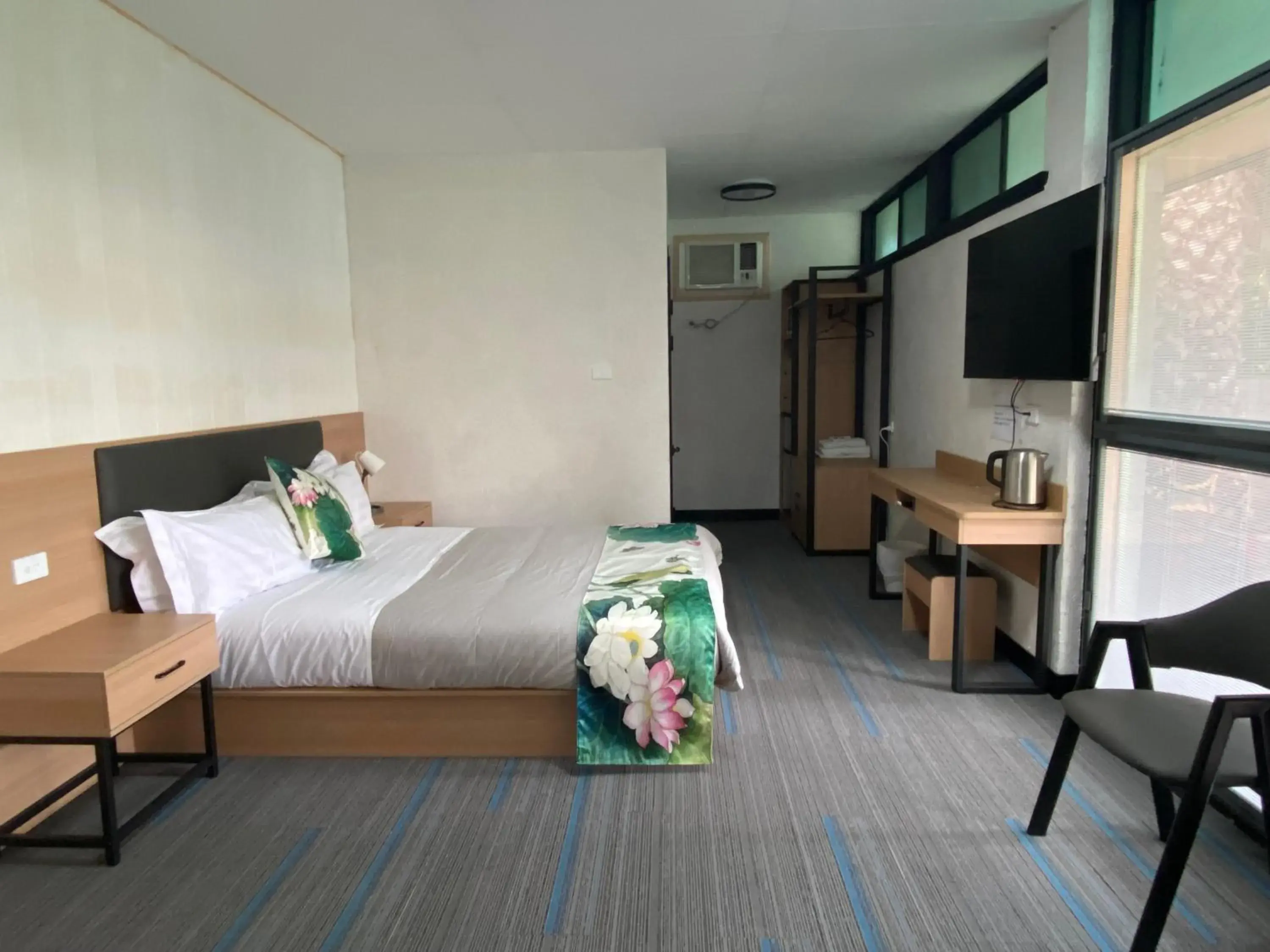 Deluxe Double Room in Jasper Motor Inn Deluxe Double Room in Jasper Motor Inn