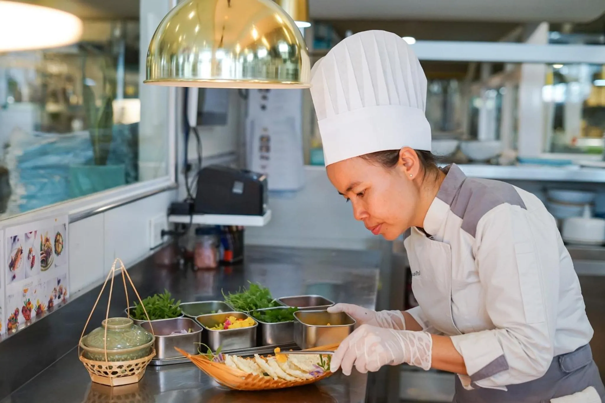 Restaurant/places to eat in Amanjaya Pancam Suites Hotel