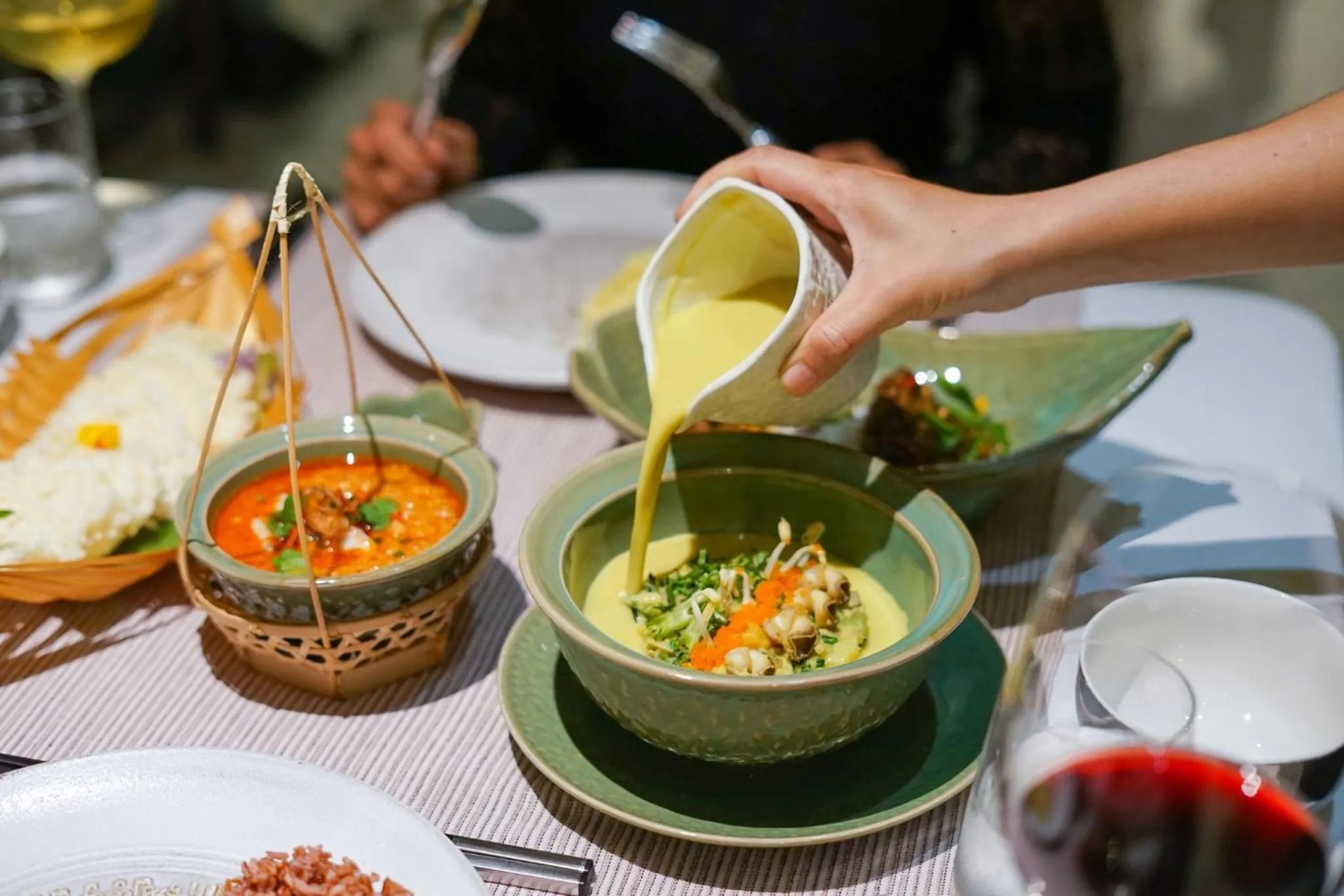 Restaurant/places to eat in Amanjaya Pancam Suites Hotel