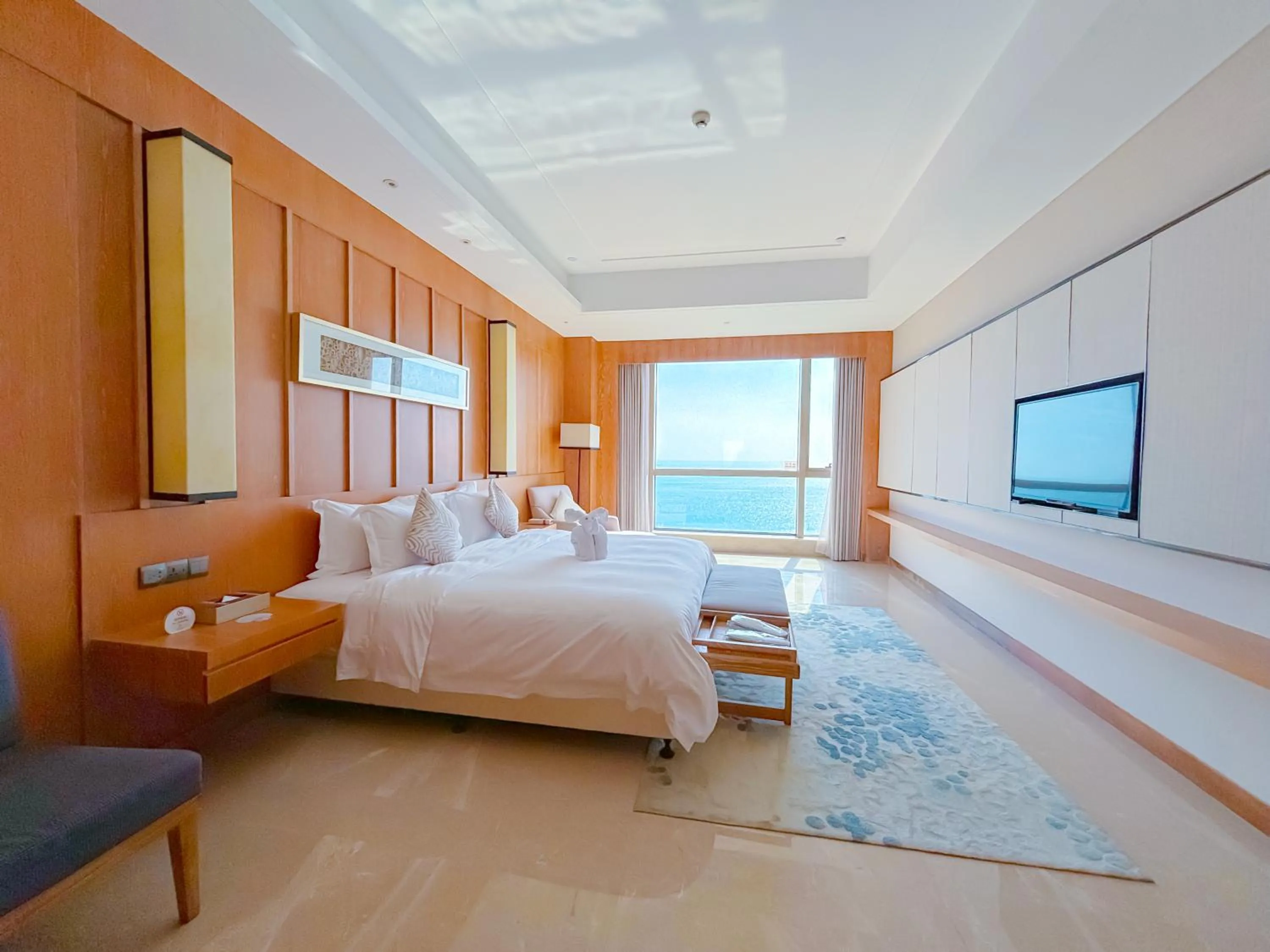 Photo of the whole room, Bed in Harman Resort Hotel Sanya