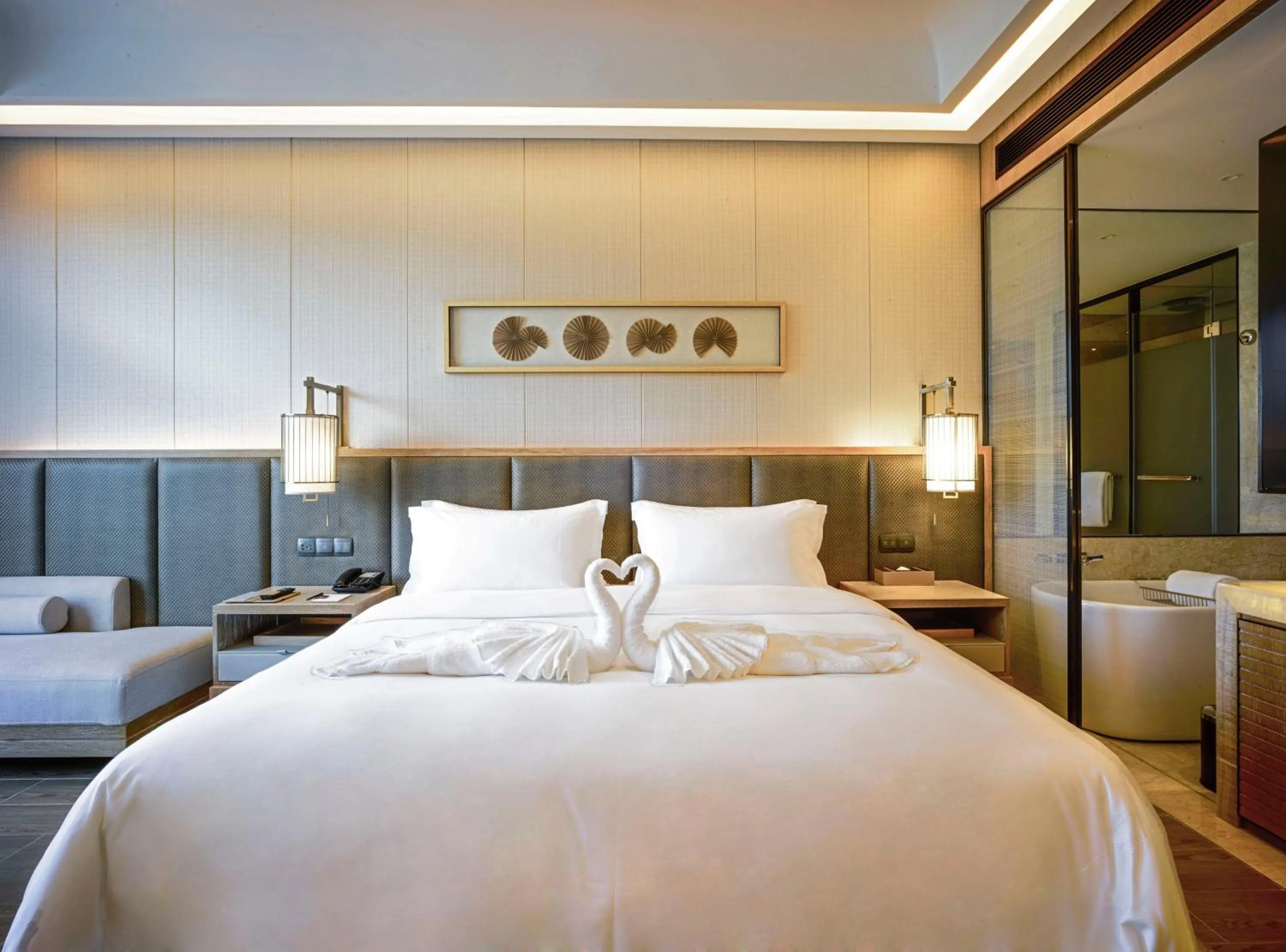 Bed in Harman Resort Hotel Sanya