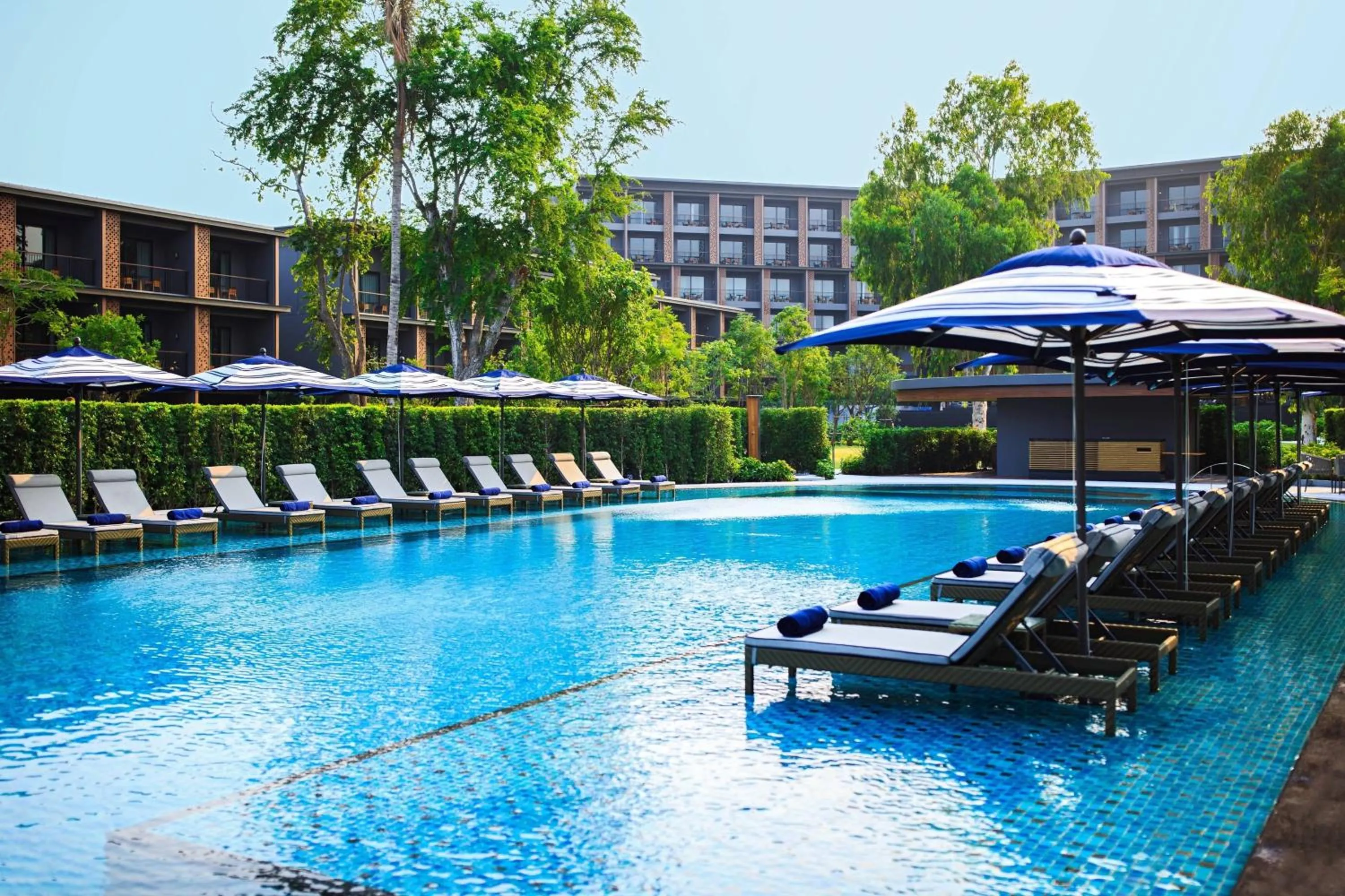 Swimming pool in Hua Hin Marriott Resort and Spa