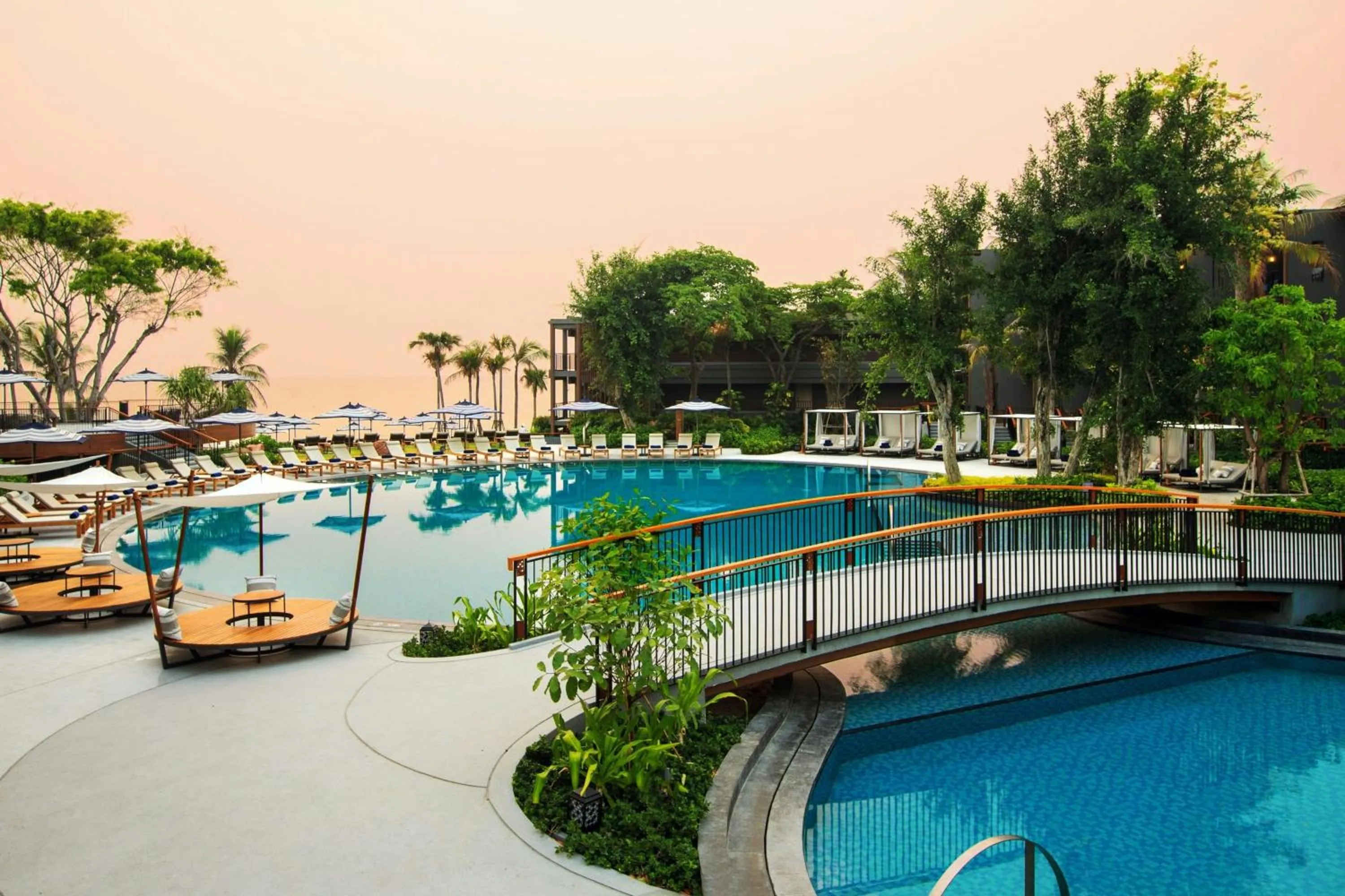 Swimming pool in Hua Hin Marriott Resort and Spa