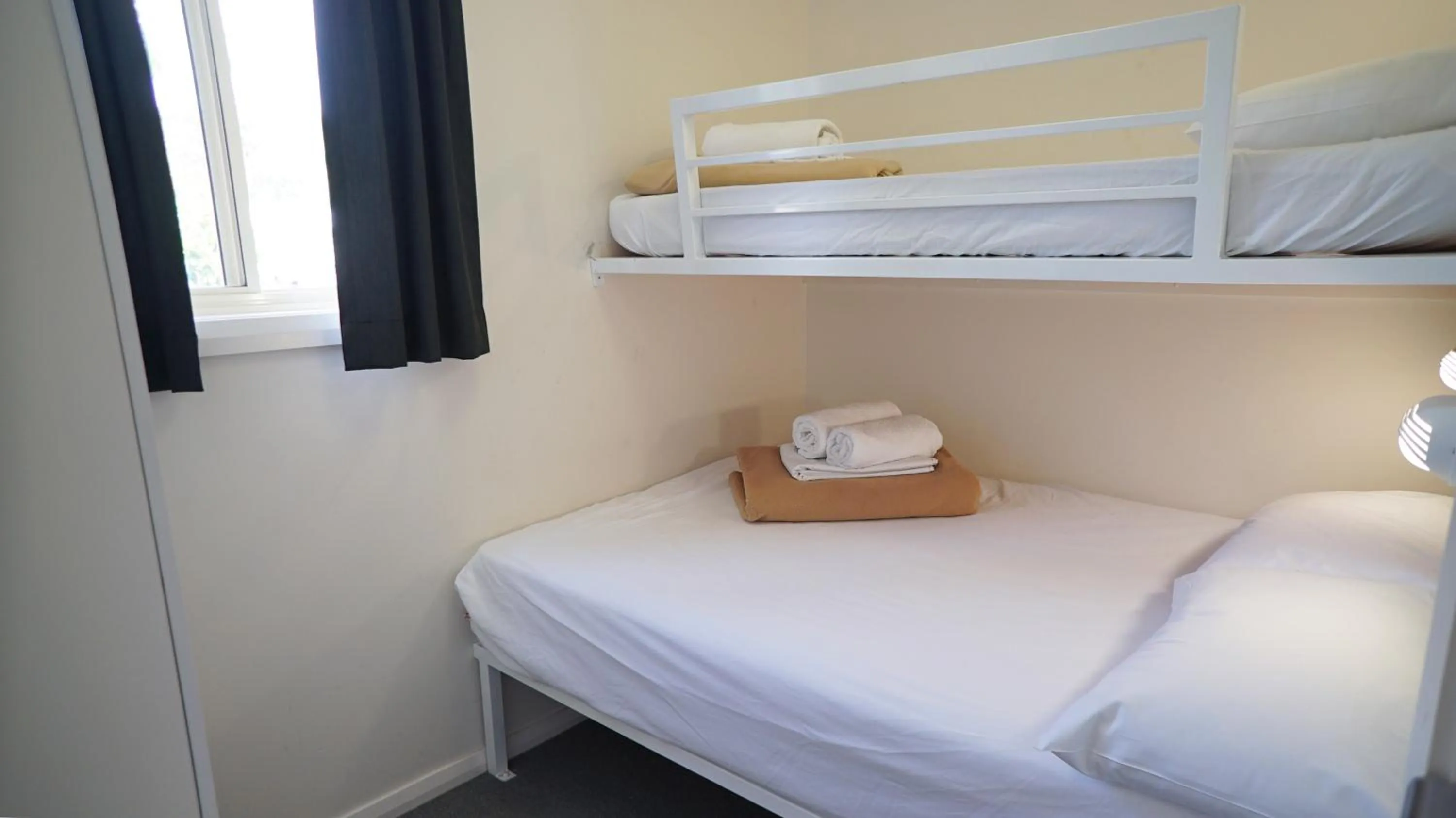 bunk bed, Bed in Ingenia Holidays Soldiers Point