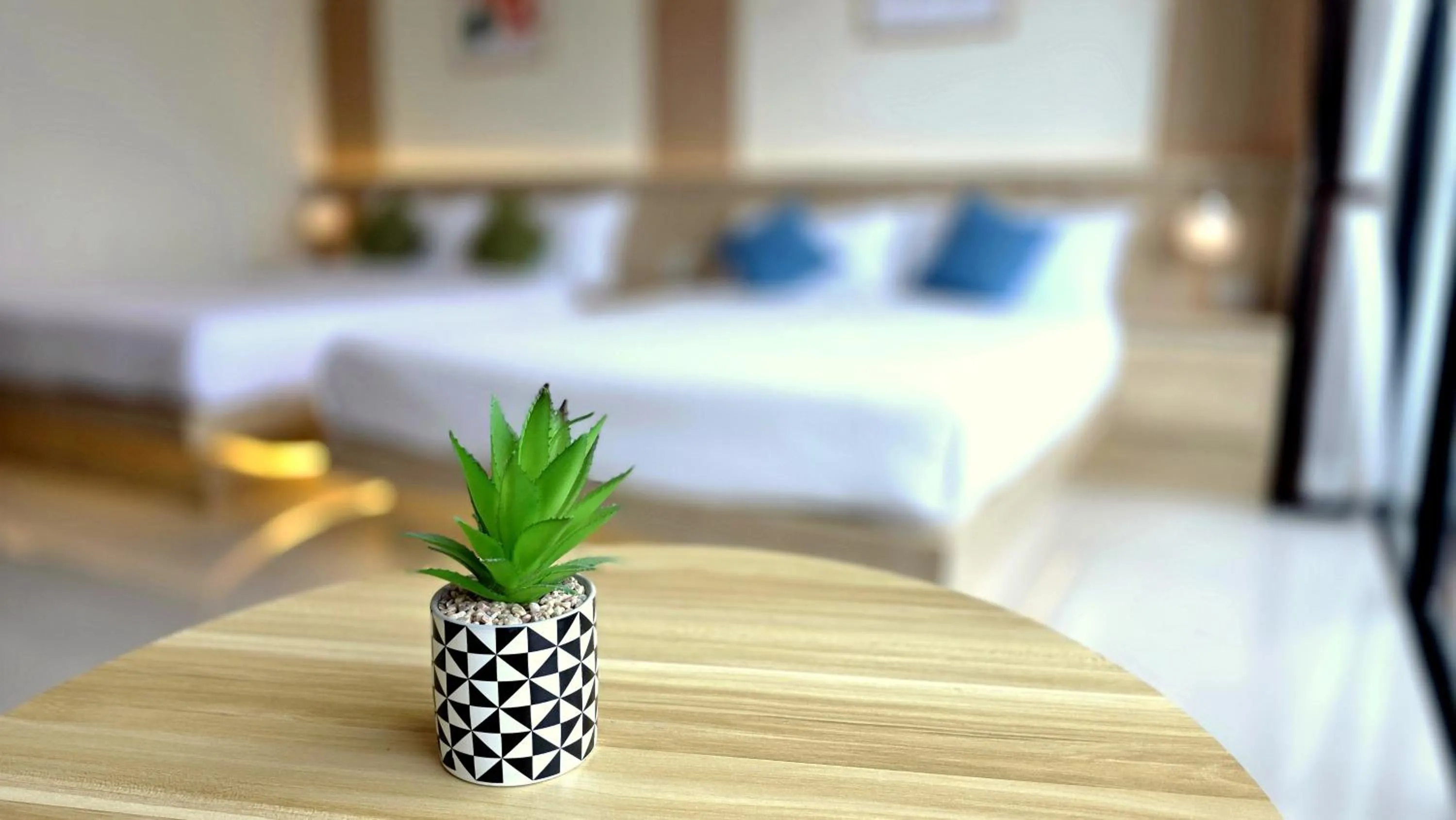 Photo of the whole room, Bed in Samed Port View