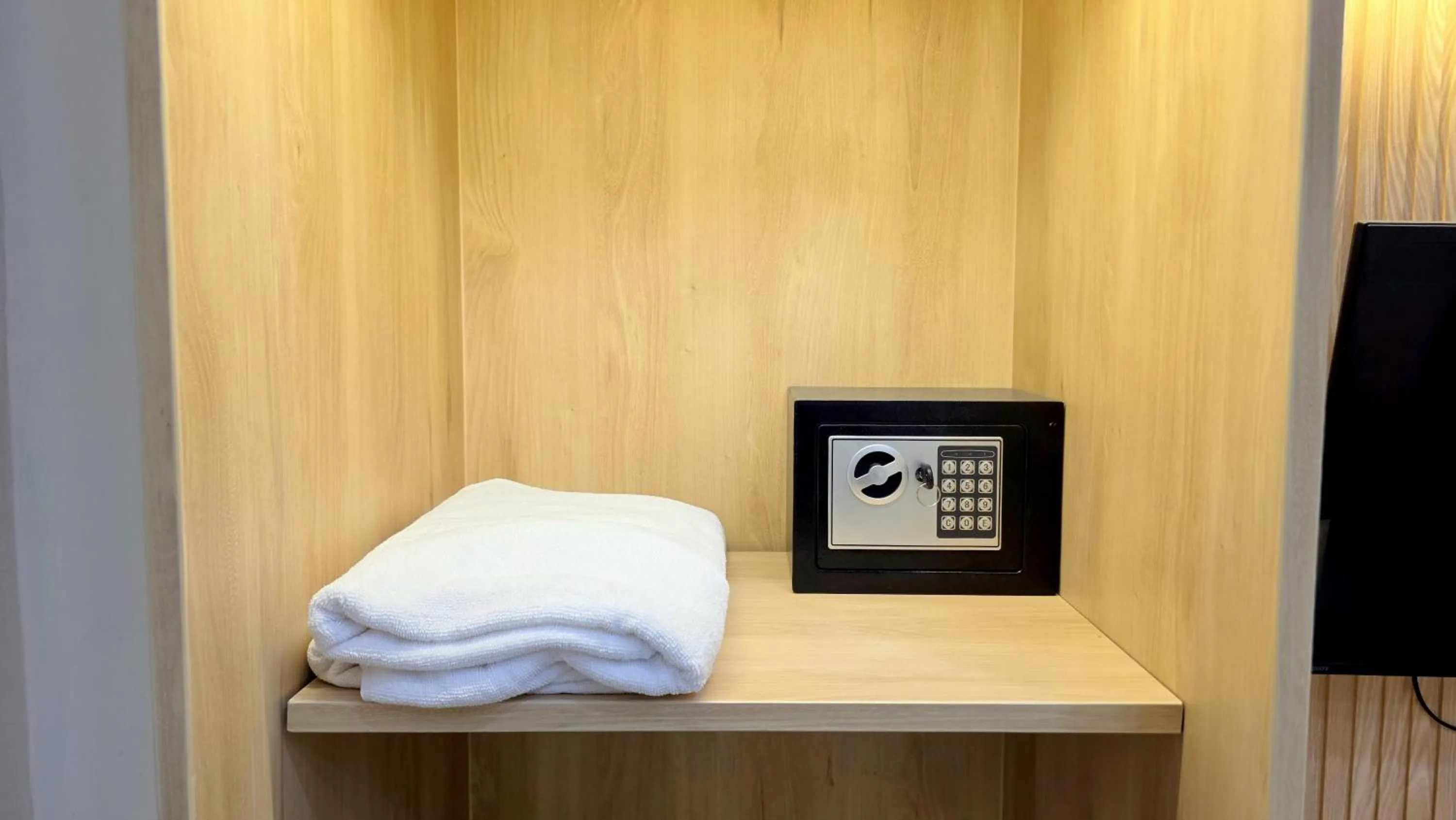 safe in Samed Port View