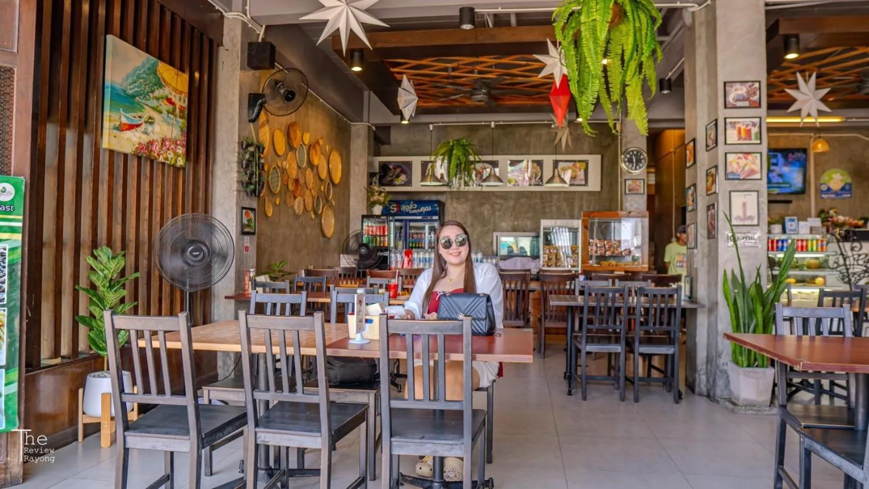 Restaurant/places to eat in Samed Port View