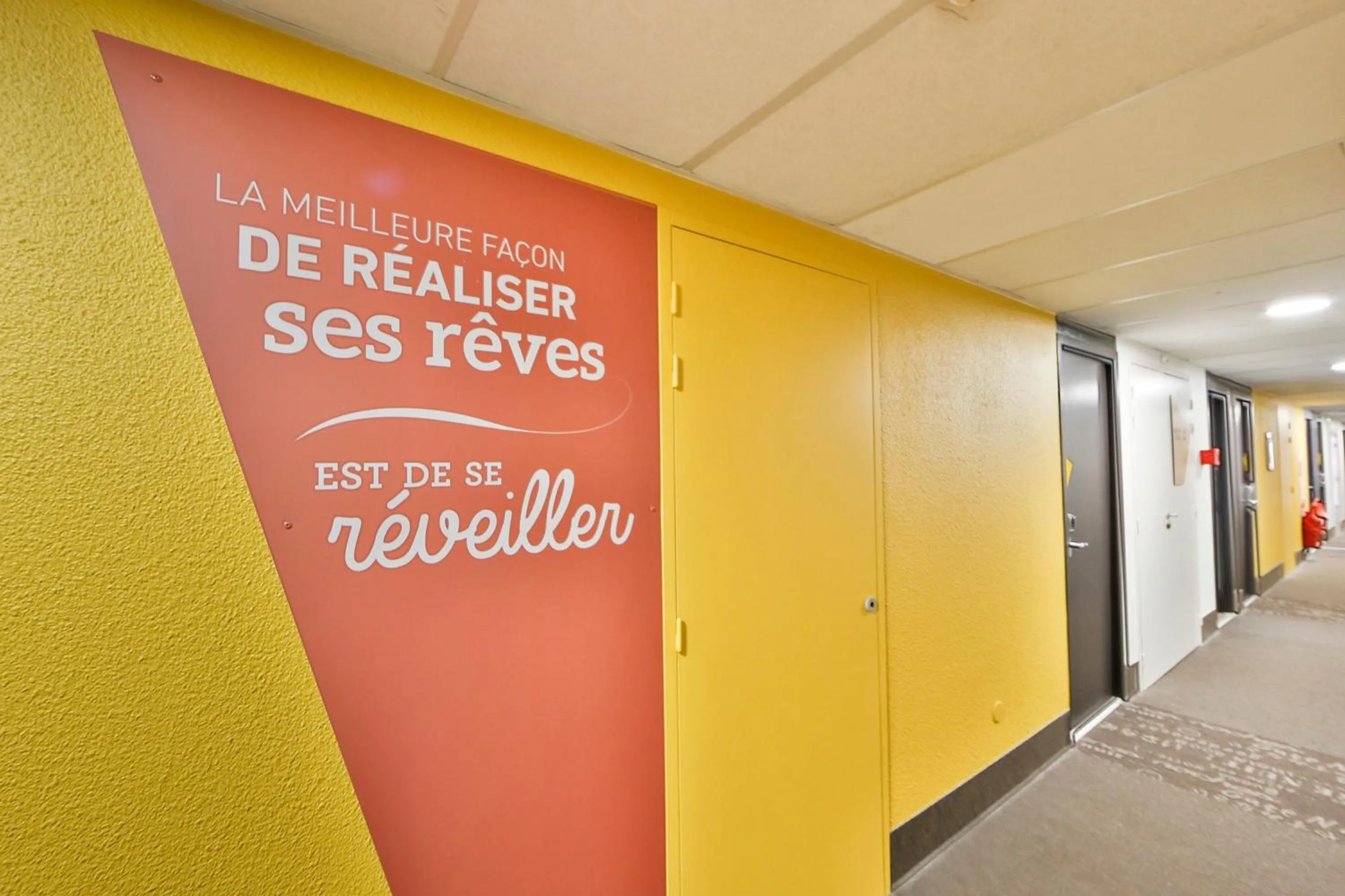 Decorative detail in B&B HOTEL Montélimar Nord