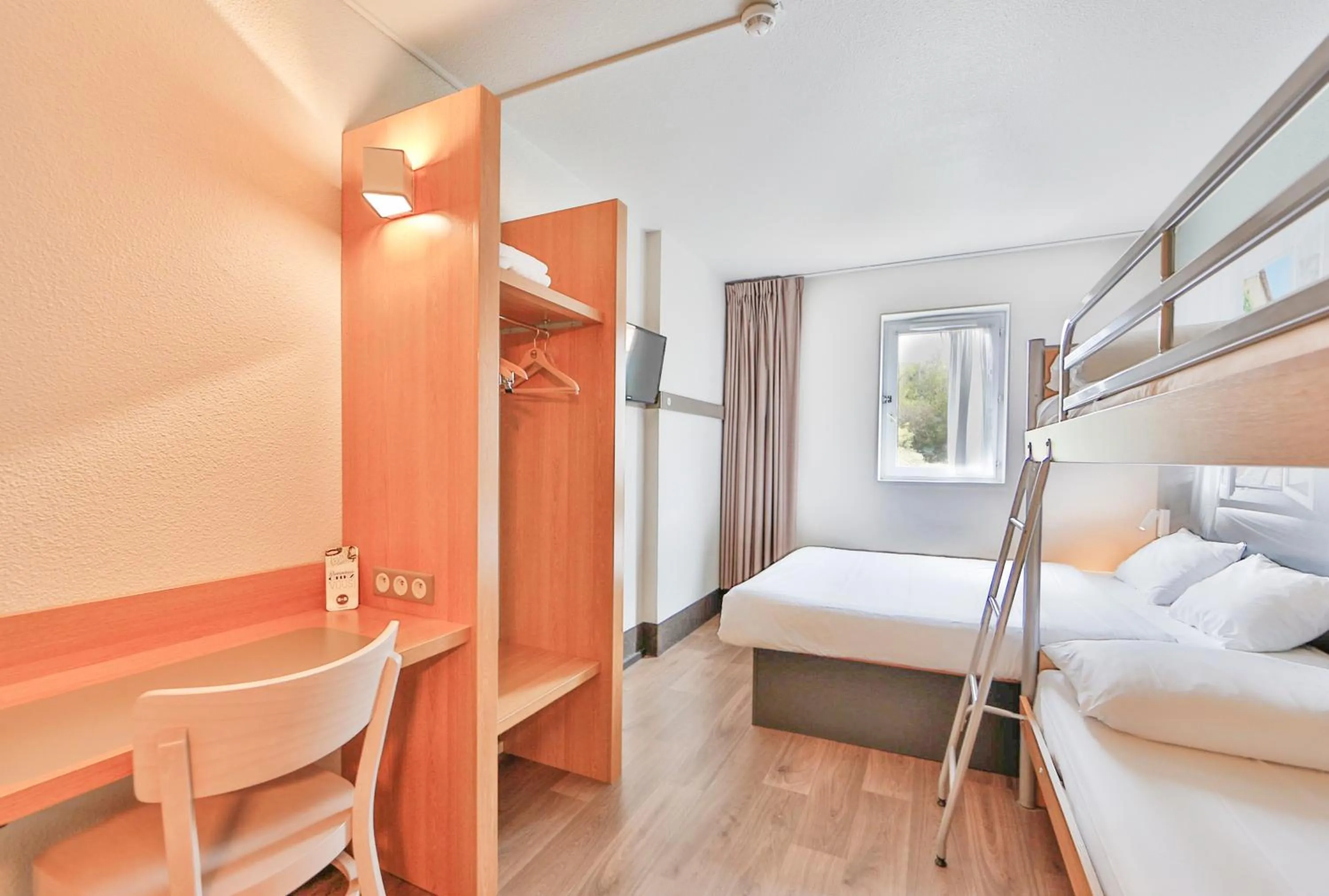 Bedroom, Bed in B&B HOTEL Montélimar Nord