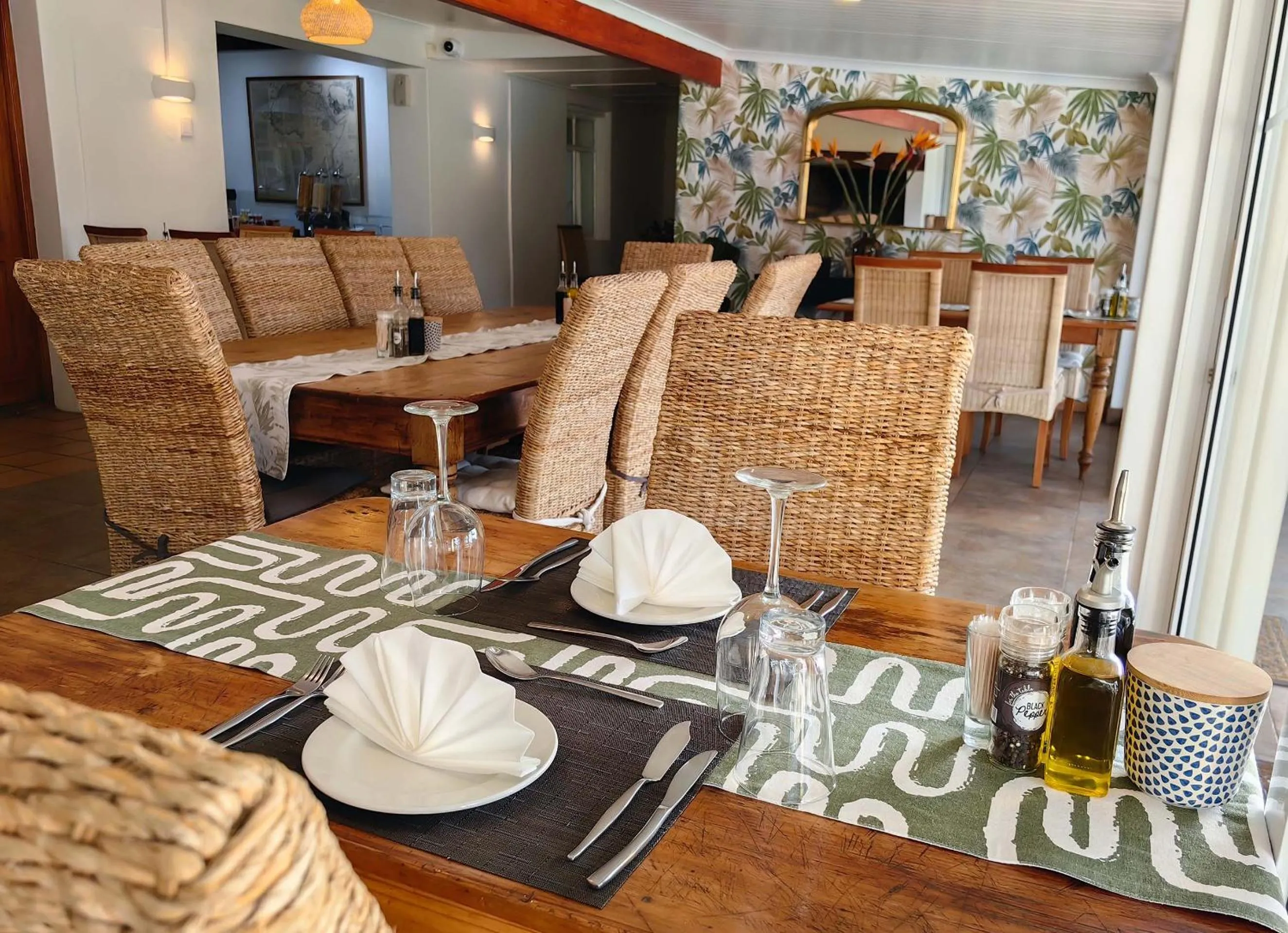 Restaurant/places to eat in Oyster Bay Lodge
