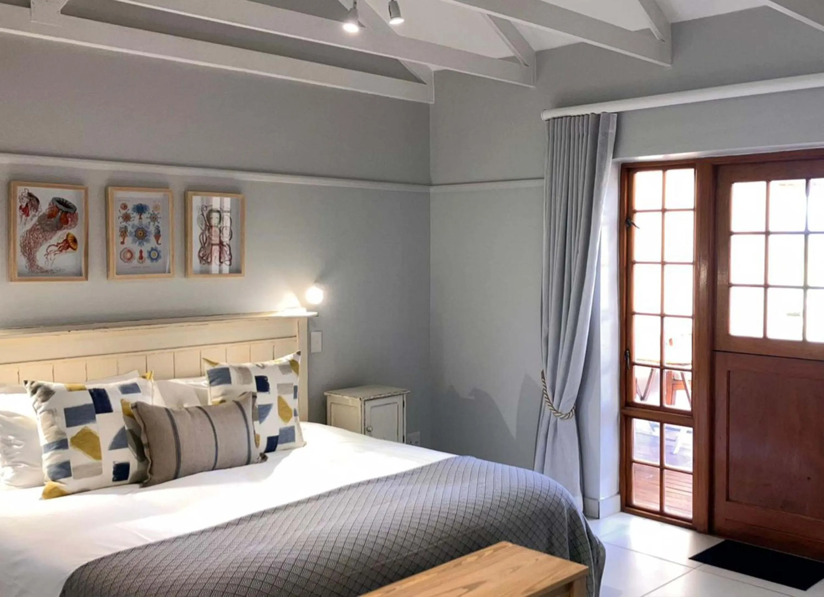 Bedroom, Bed in Oyster Bay Lodge