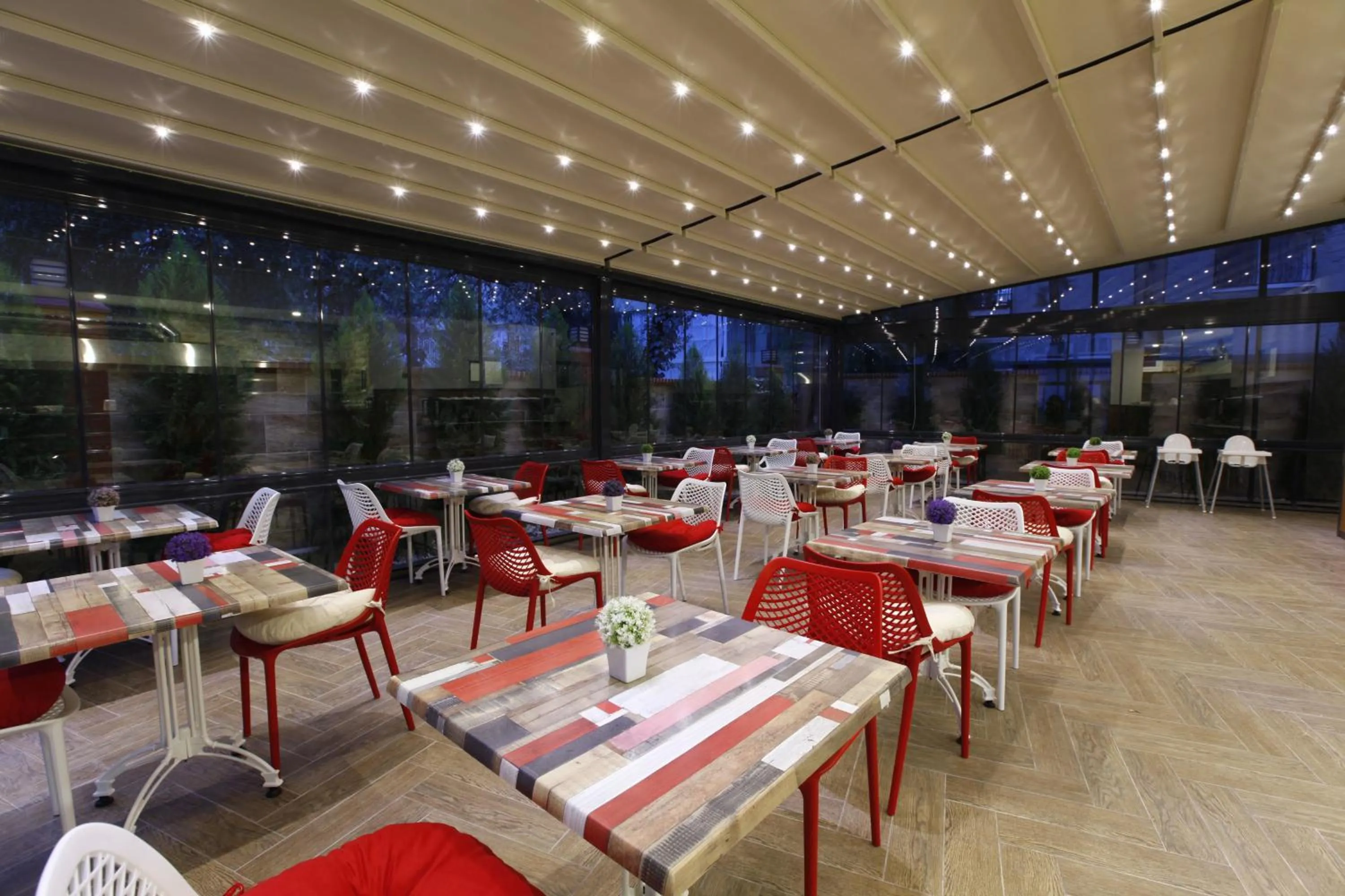 Restaurant/places to eat in Buca Residence Hotel