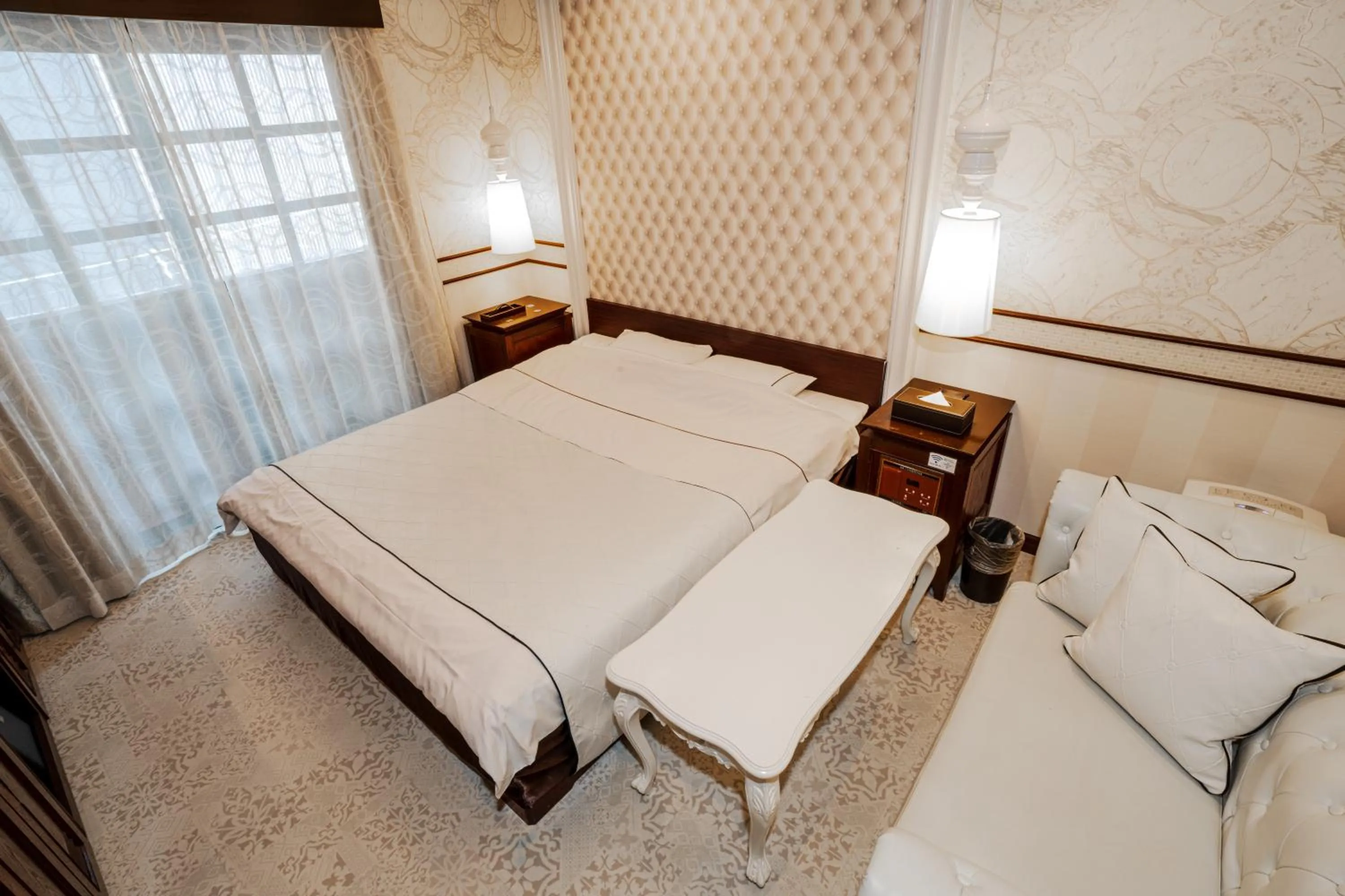 Bedroom, Bed in Hotel Salle de bain