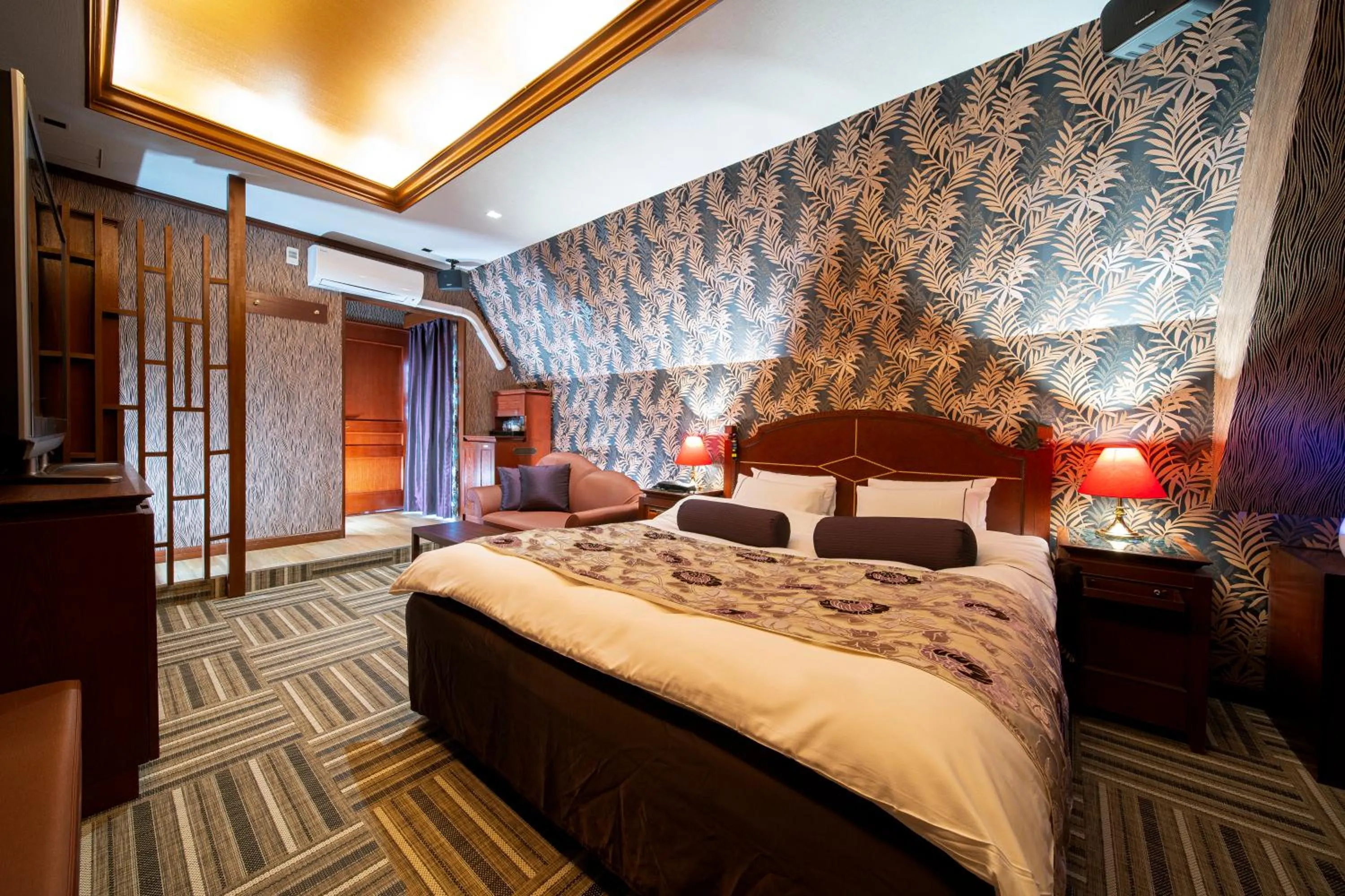 Photo of the whole room, Bed in Hotel Salle de bain