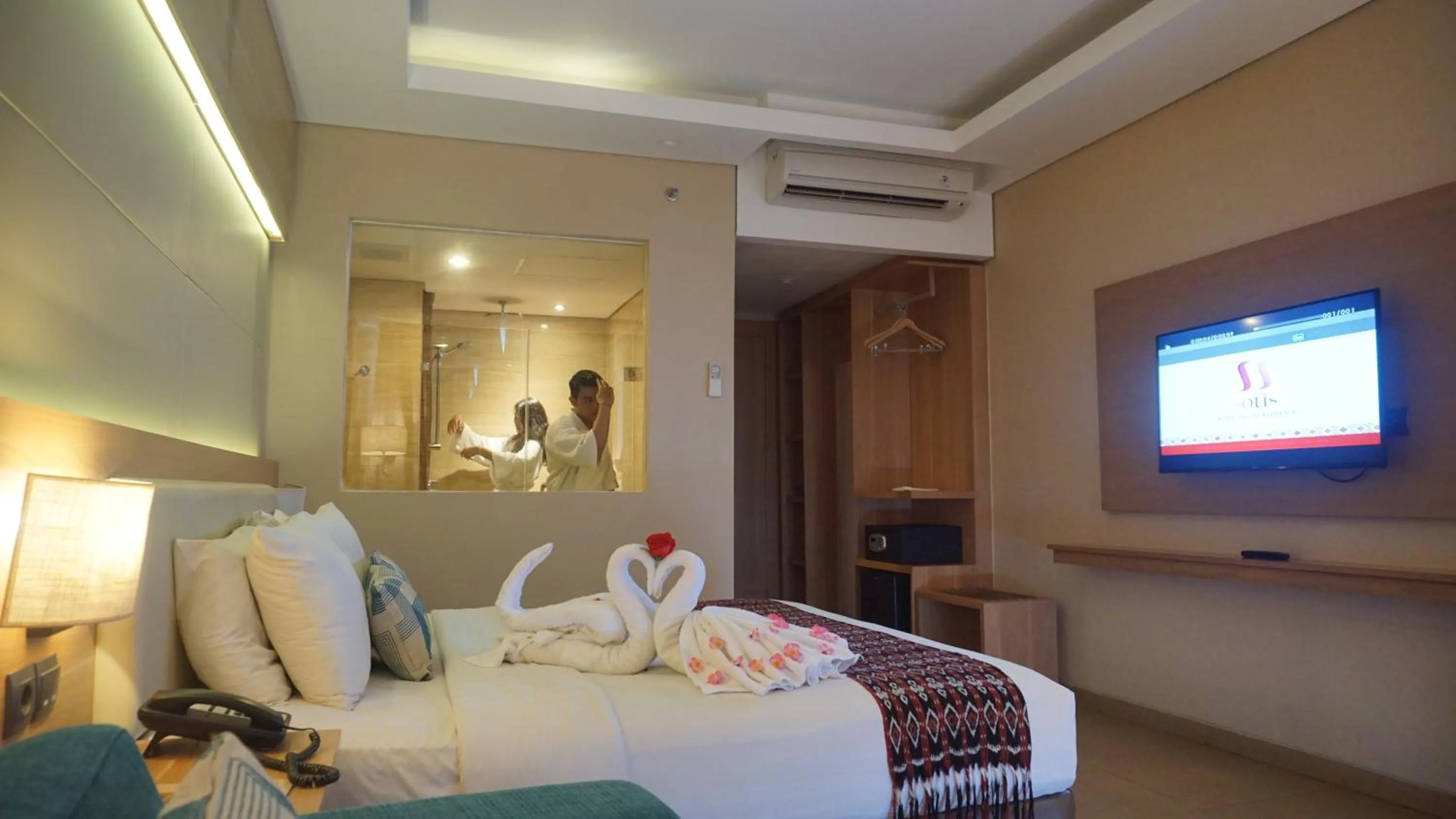 Bathroom, Bed in Sotis Hotel Kupang