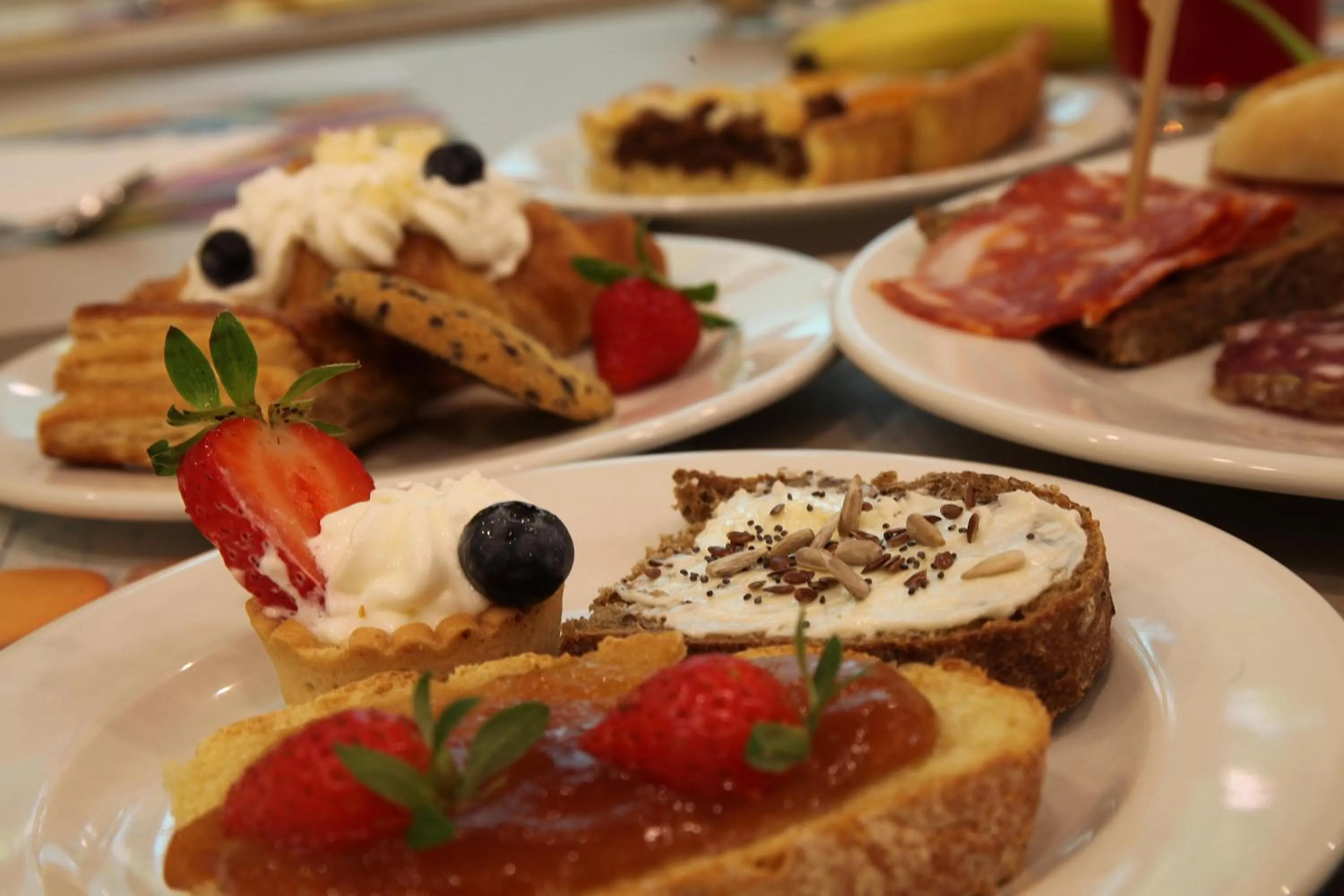 Breakfast in Hotel Ali d'Oro