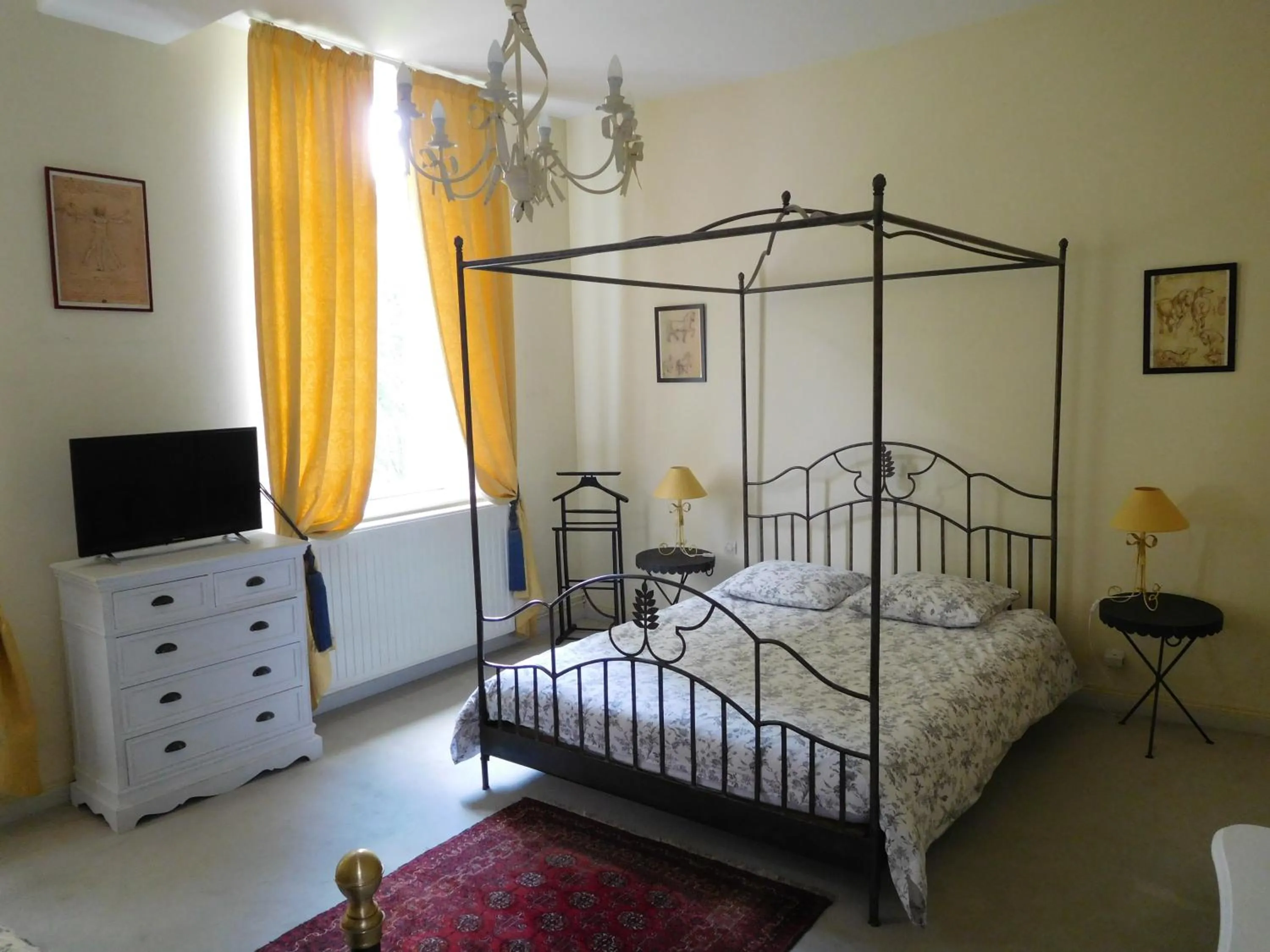 Photo of the whole room, Bed in Chambres d'hôtes Château de Courcelette