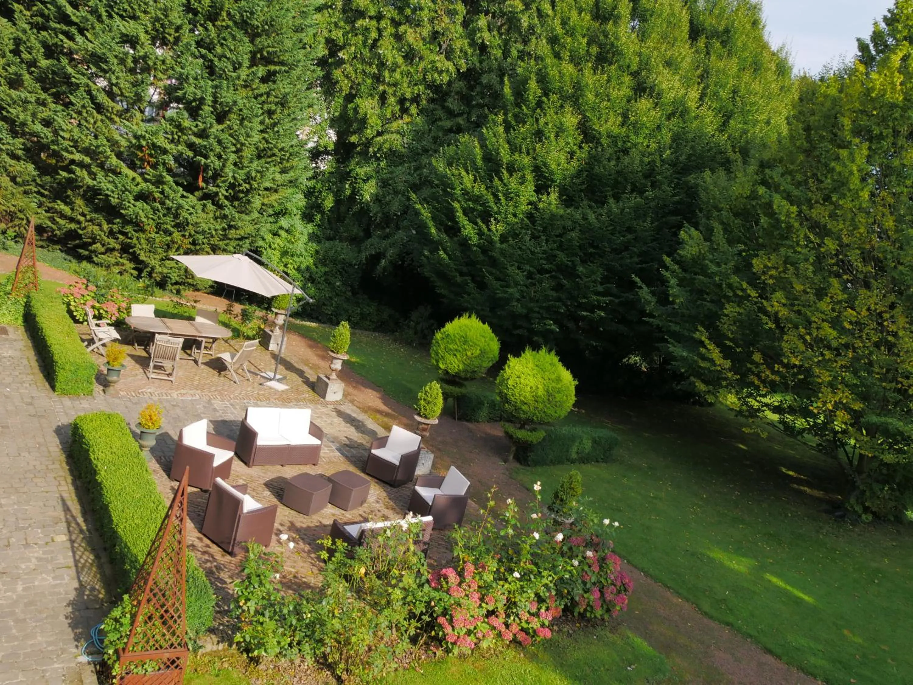 Patio in Chambres d'hôtes Château de Courcelette