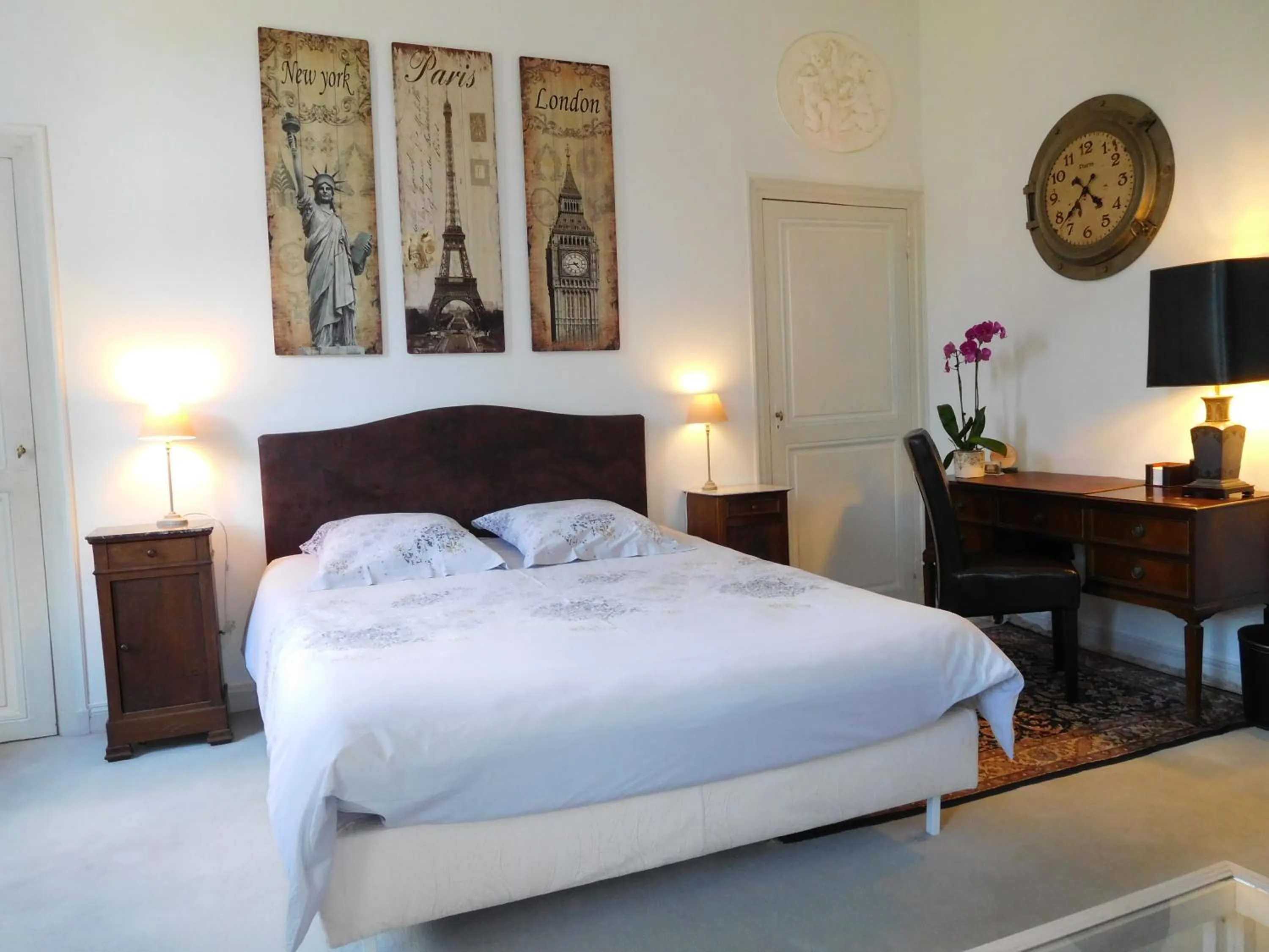 Bed in Chambres d'hôtes Château de Courcelette