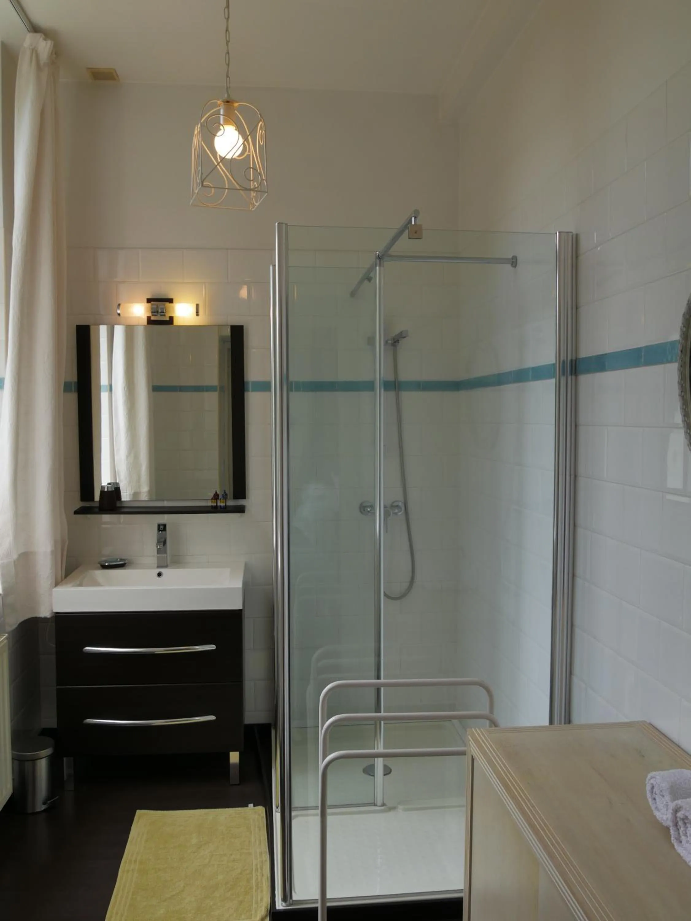 Shower in Chambres d'hôtes Château de Courcelette