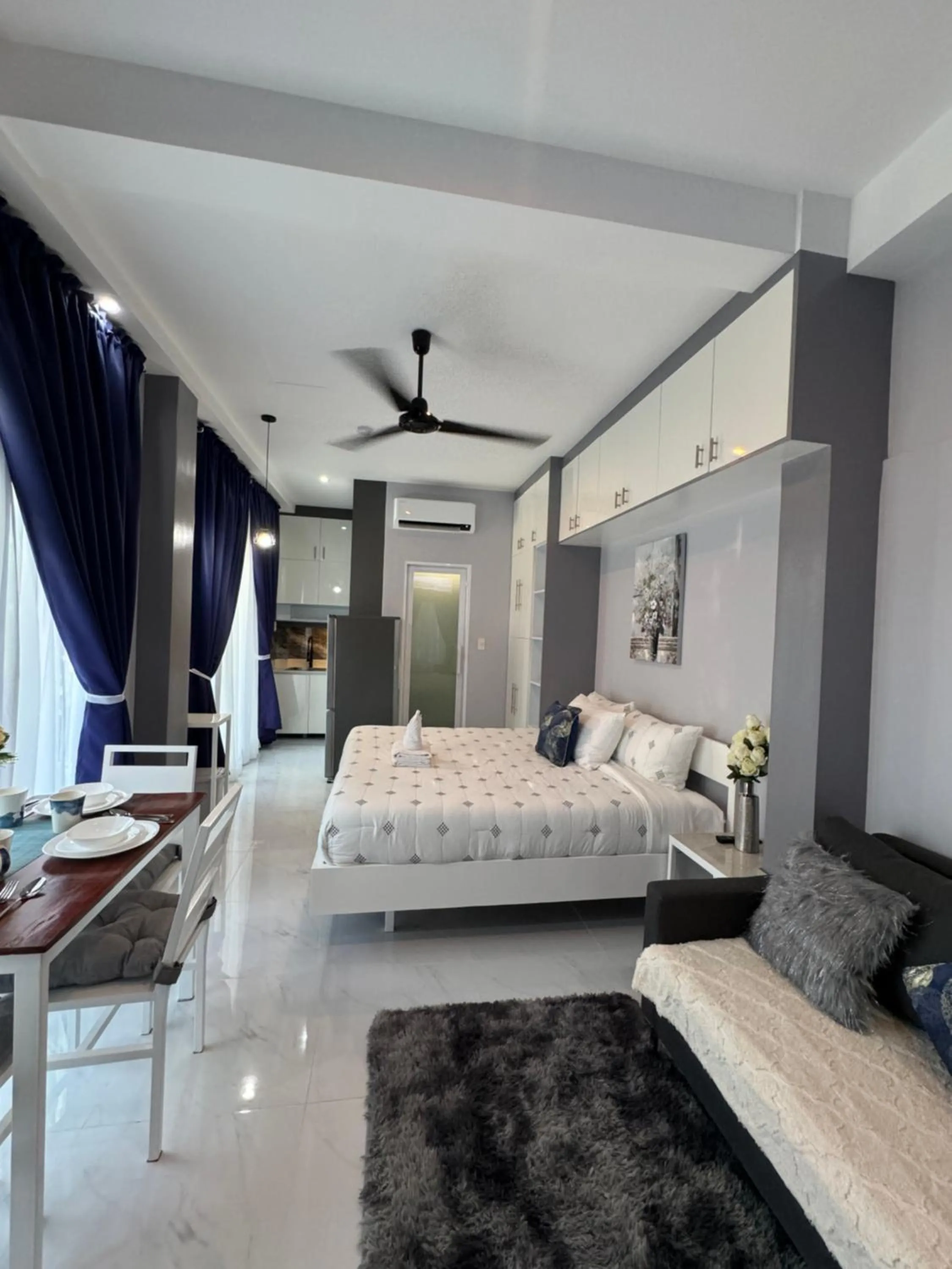 Photo of the whole room, Bed in Anavada Suites - Davao City