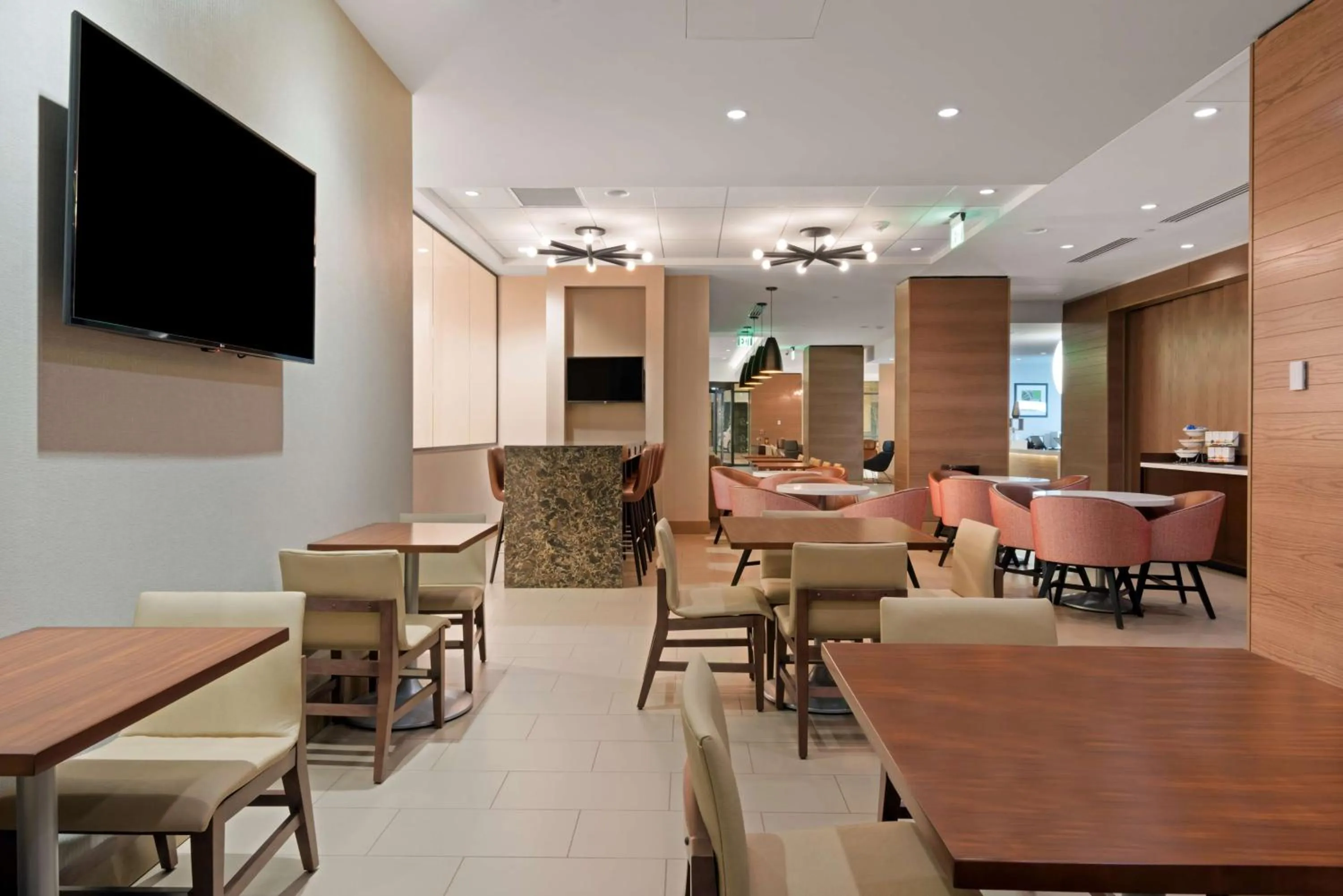 Restaurant/places to eat in Hyatt House Denver/Downtown