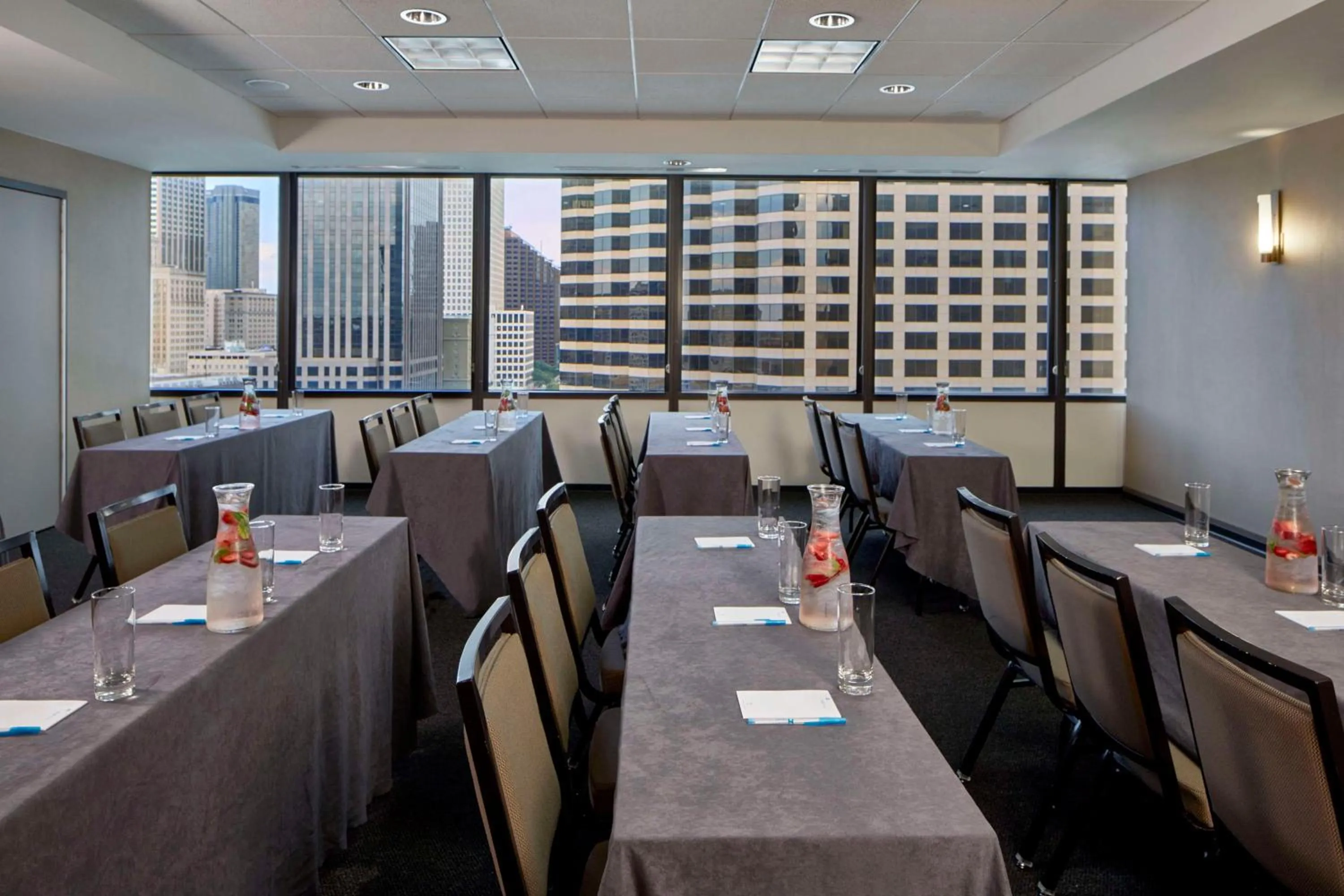 Meeting/conference room in Hyatt House New Orleans Downtown