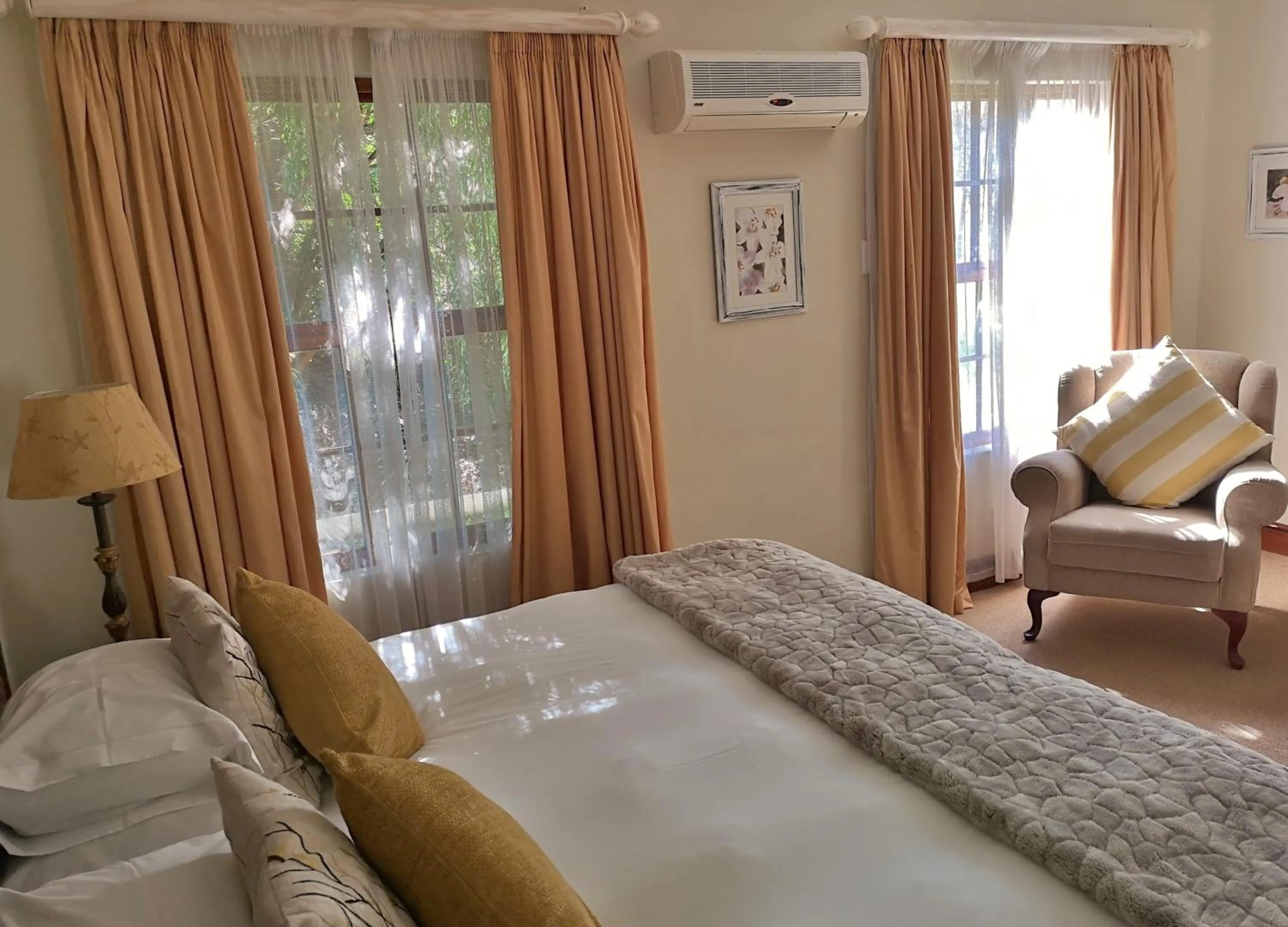 Bed in Val d'Or Estate