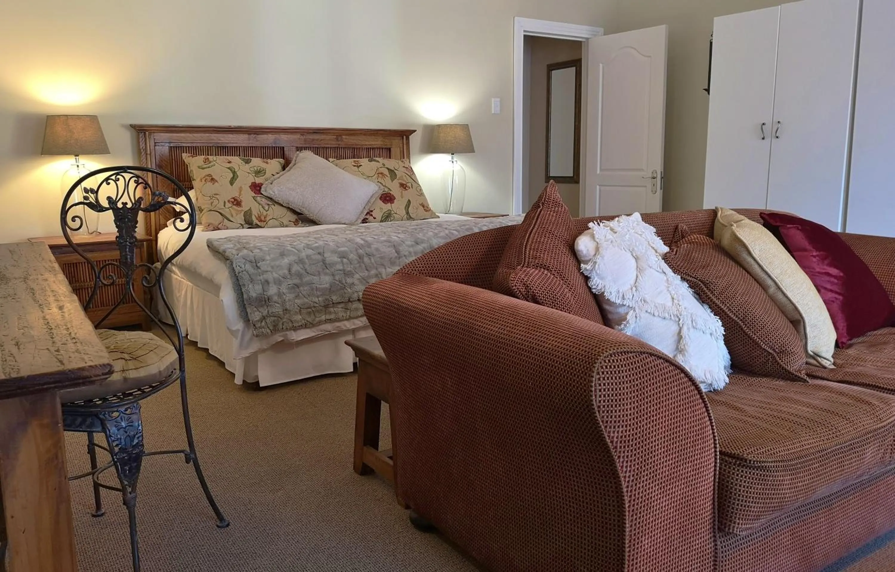 Seating area, Bed in Val d'Or Estate