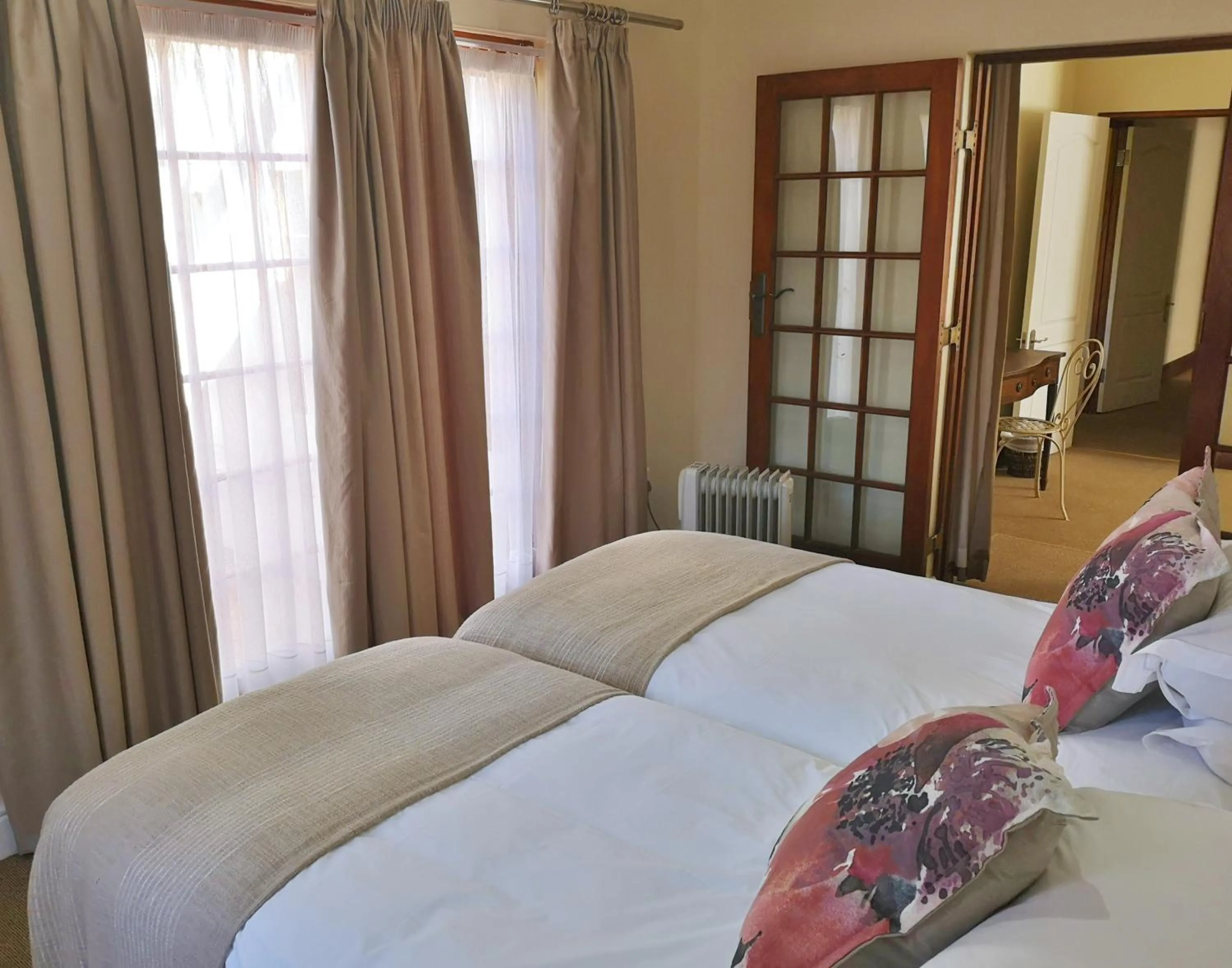 Bed in Val d'Or Estate