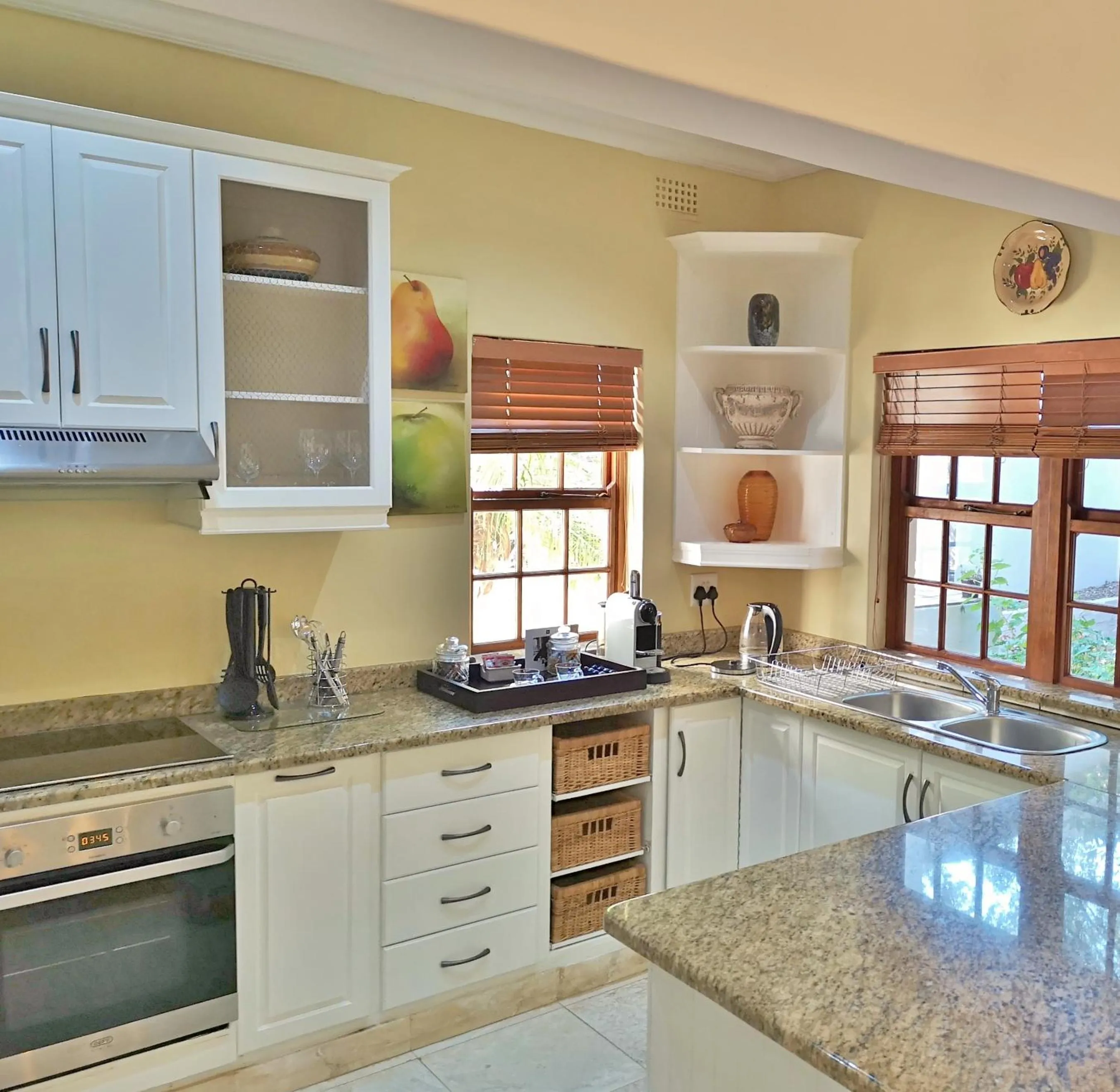 Kitchen or kitchenette in Val d'Or Estate