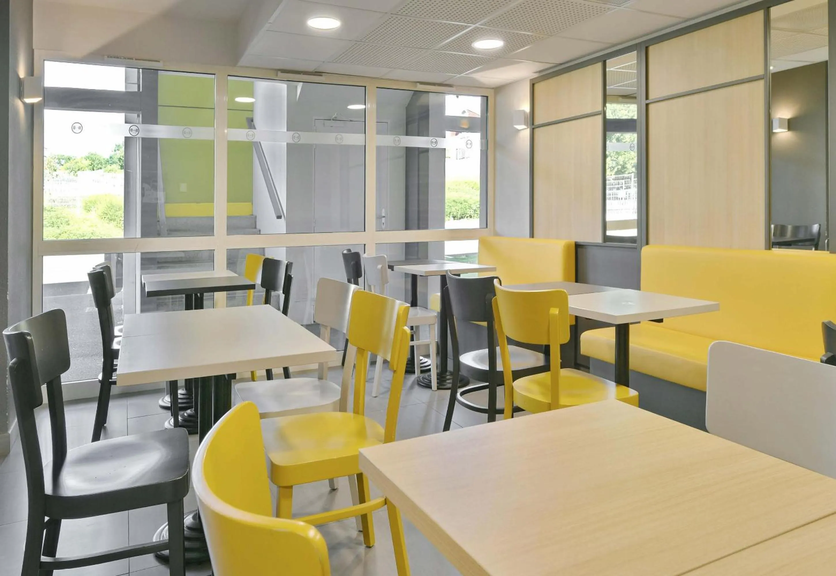 Breakfast in B&B HOTEL Le Mans Nord 2