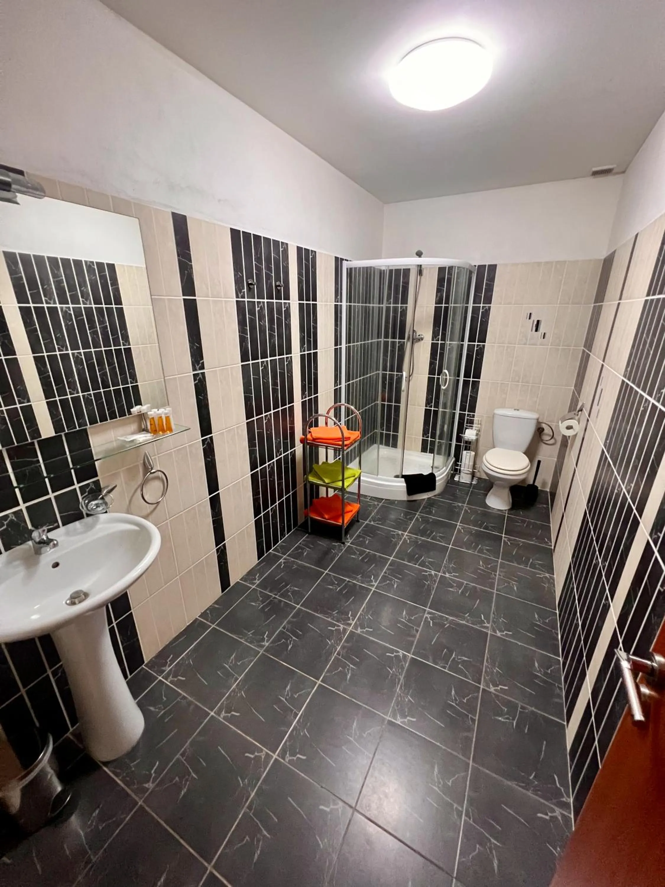 Shower in Hotel CAVOK letiště Příbram