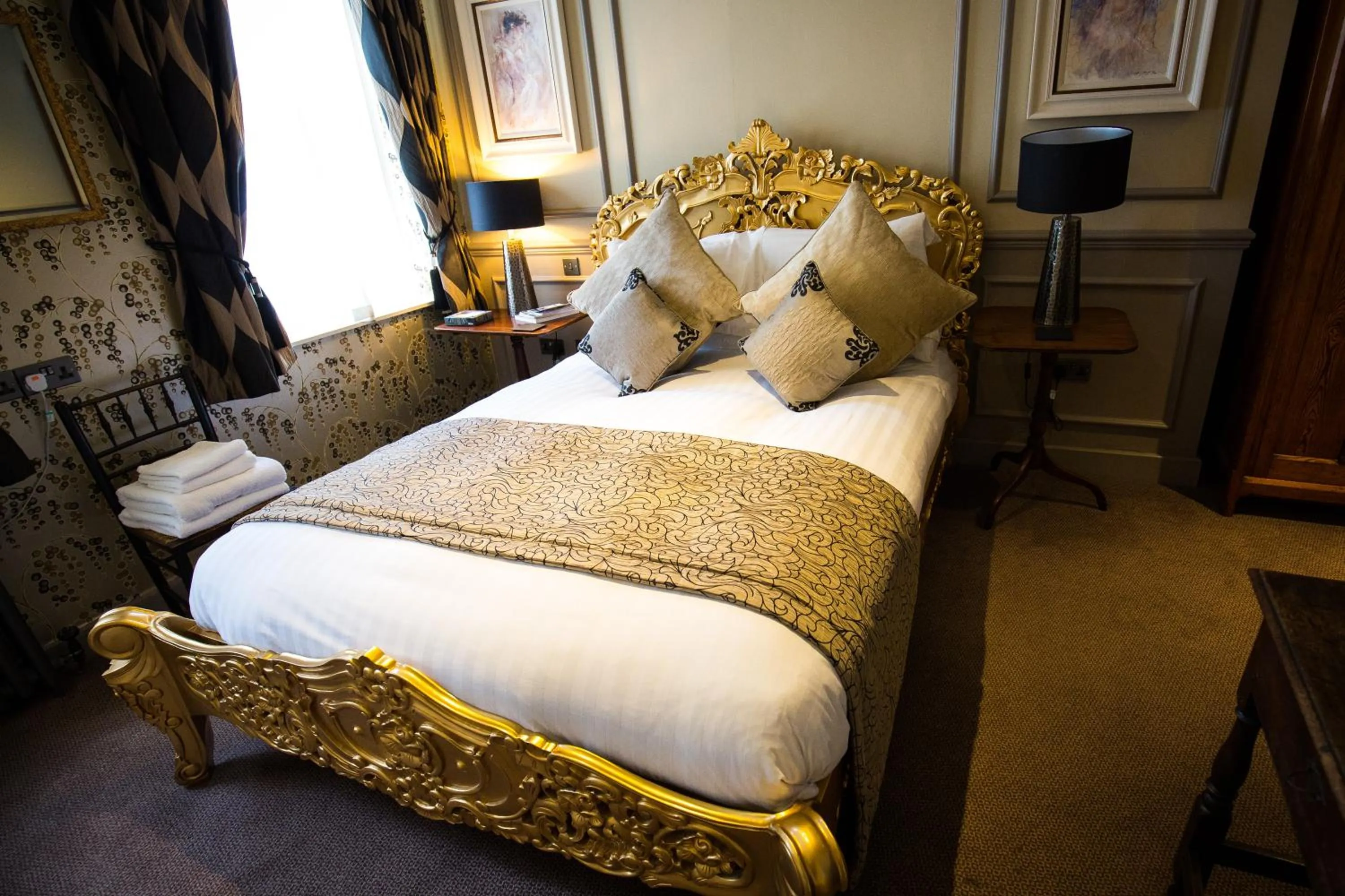 Bed in The Cardinals Hat